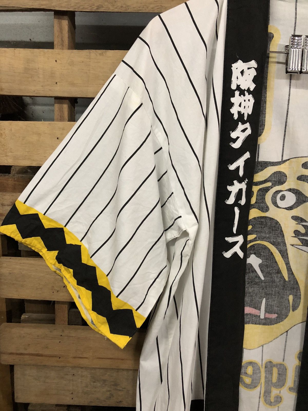 Japanese Brand × MLB × Vintage Vintage Hanshin Tiger Big Logo Kimono Sanjuro Size US M / EU 48-50 / 2 - 7 Thumbnail