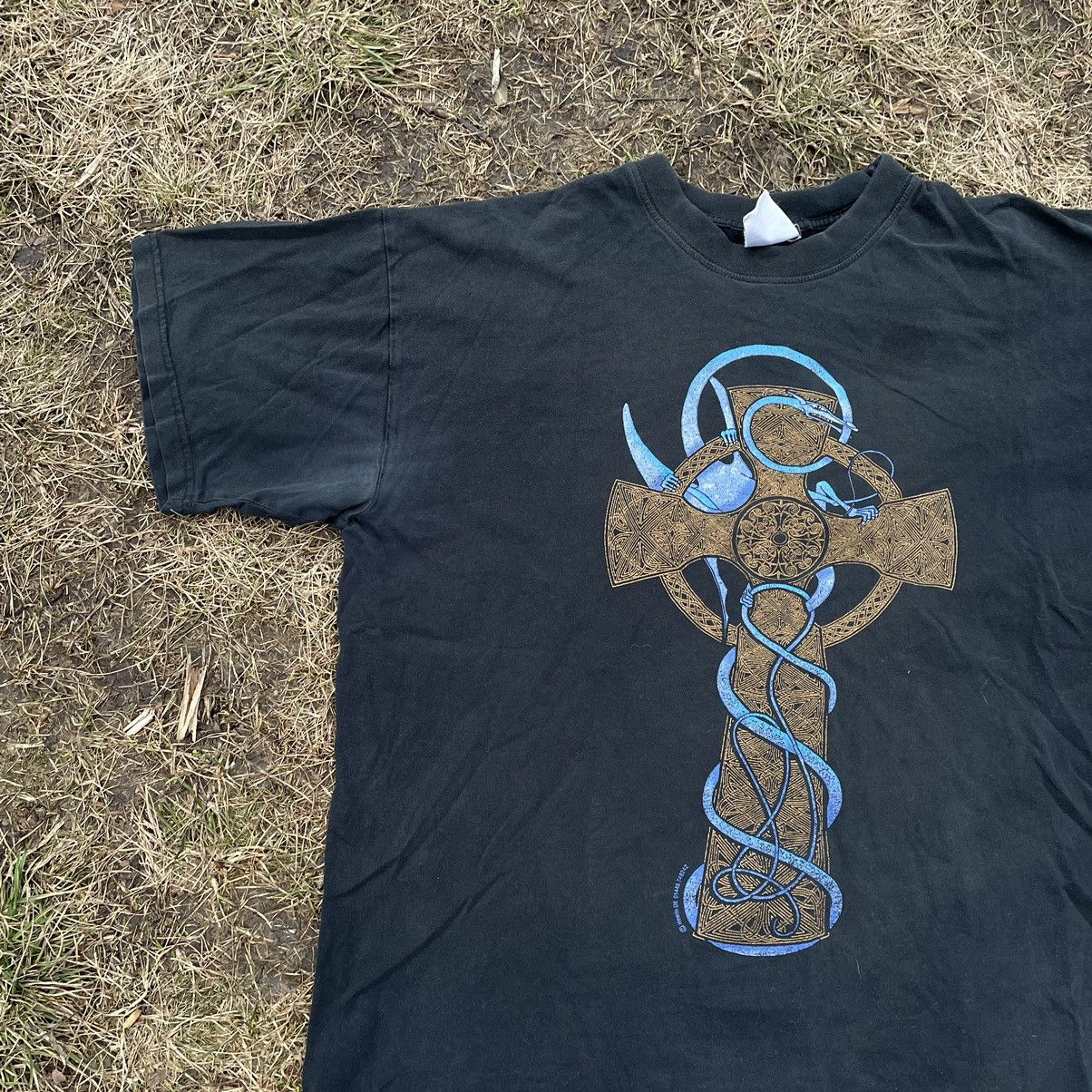 Vintage Vintage 90s Graphic Tee Cross Skulls Horror Grunge Dark L Size US L / EU 52-54 / 3 - 3 Thumbnail