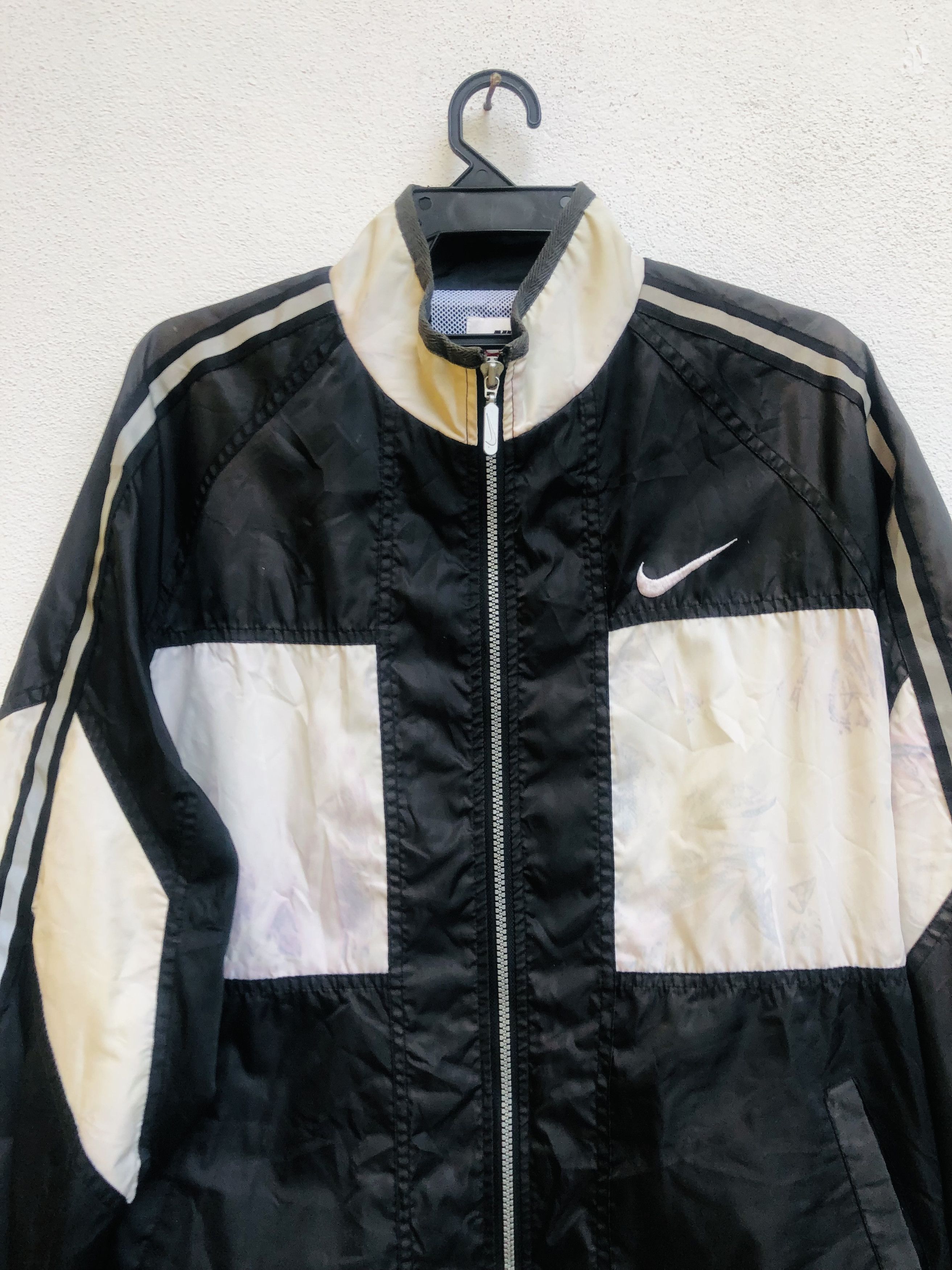 Japanese Brand × Nike Vintage Nike Windbreaker Japan Travis Scott Fashion Style Size US L / EU 52-54 / 3 - 3 Thumbnail