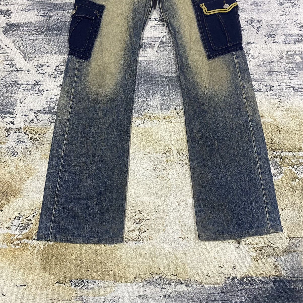 Beauty Beast × Japanese Brand × Vintage Vintage Japanese Flare Cargo Denim Distressed By Roen Size US 31 - 4 Thumbnail