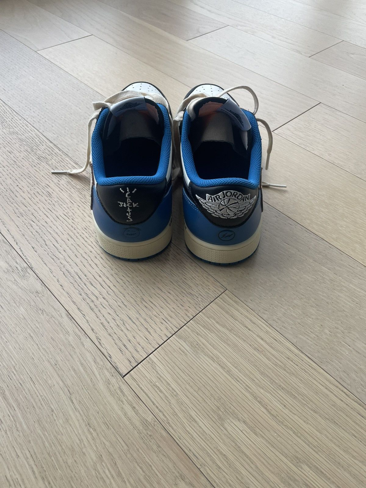 Fragment Design × Jordan Brand × Travis Scott Fragment x Travis Scott Jordan 1 Retro Low OG SP Size US 9.5 / EU 42-43 - 2 Thumbnail