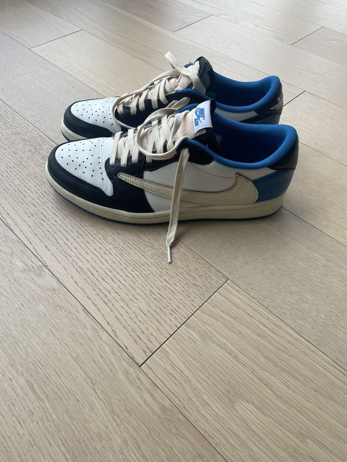 Fragment Design × Jordan Brand × Travis Scott Fragment x Travis Scott Jordan 1 Retro Low OG SP Size US 9.5 / EU 42-43 - 5 Thumbnail