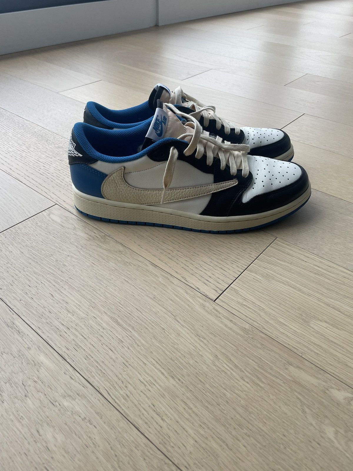 Fragment Design × Jordan Brand × Travis Scott Fragment x Travis Scott Jordan 1 Retro Low OG SP Size US 9.5 / EU 42-43 - 1 Thumbnail