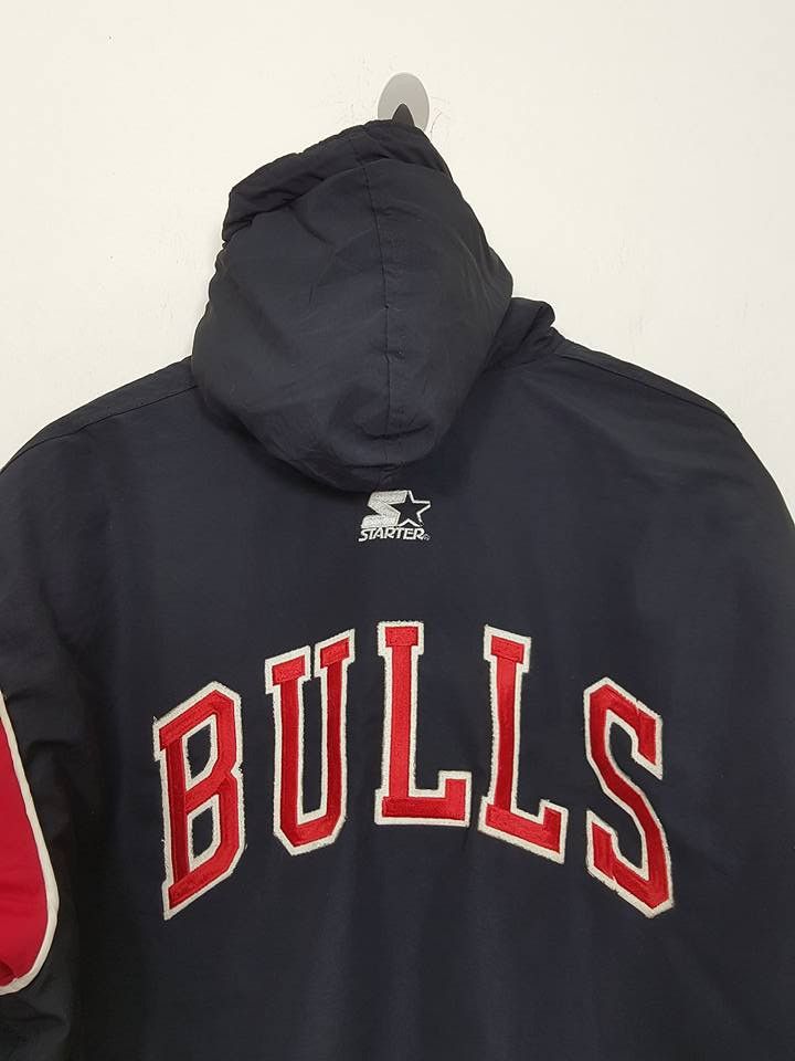 NBA × Starter Vtg. Chicago Bulls Big Spellout Quilted NBA OLP Jacket Size US XL / EU 56 / 4 - 5 Thumbnail