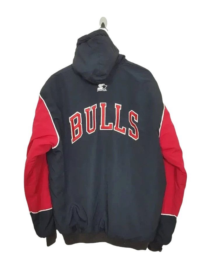NBA × Starter Vtg. Chicago Bulls Big Spellout Quilted NBA OLP Jacket Size US XL / EU 56 / 4 - 1 Thumbnail