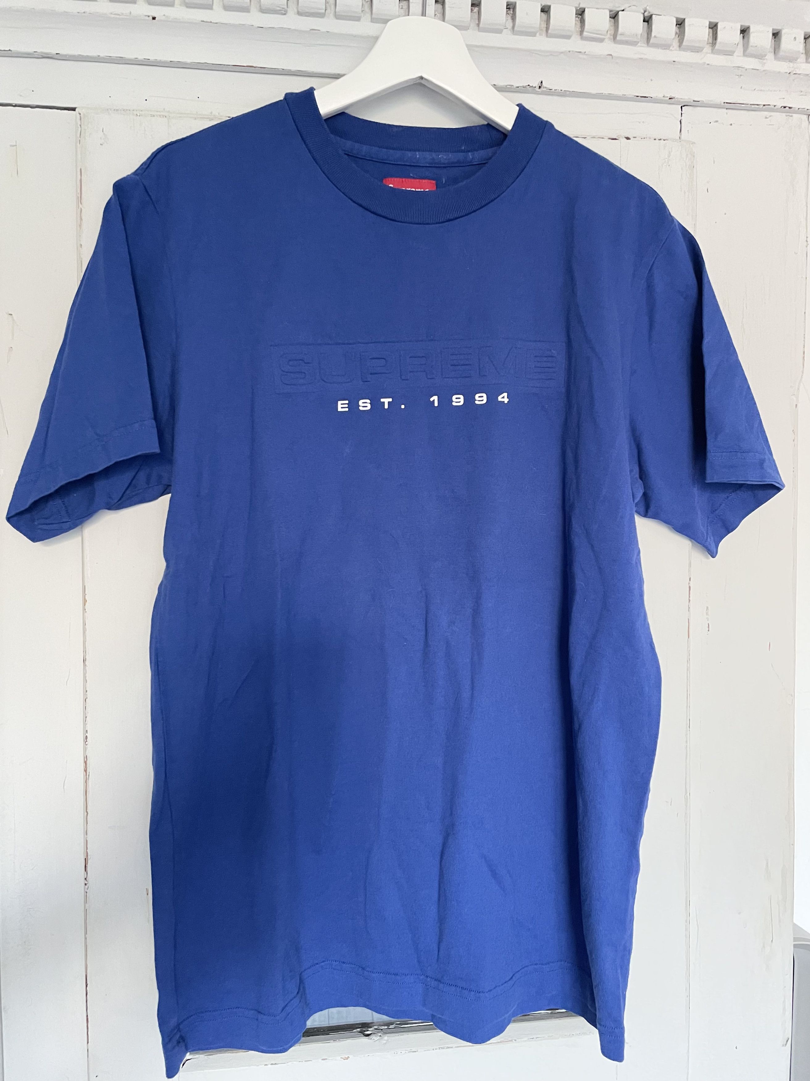 Supreme Debossed Logo S/S Top SS16 Royal Size US M / EU 48-50 / 2 - 1 Thumbnail