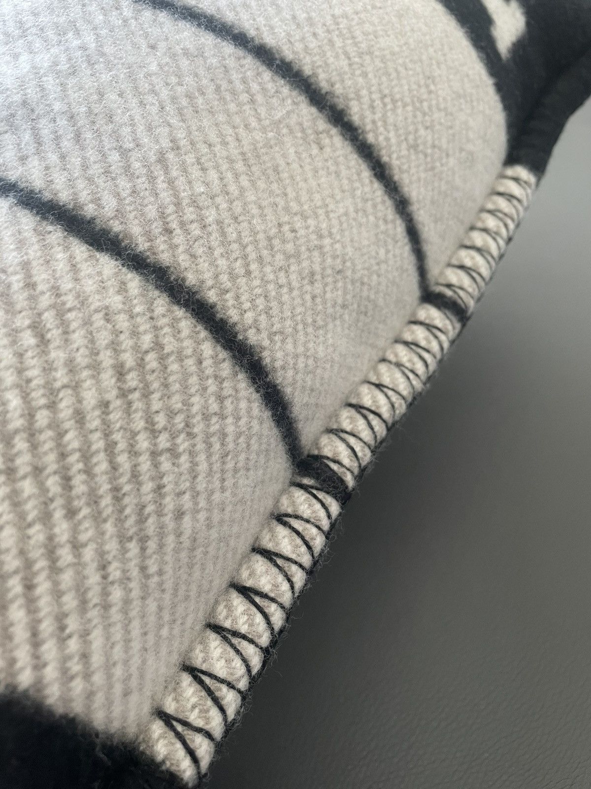 Hermes Iconic Brand New Limited Edition Avalon Cashmere Pillow Size ONE SIZE - 9 Thumbnail
