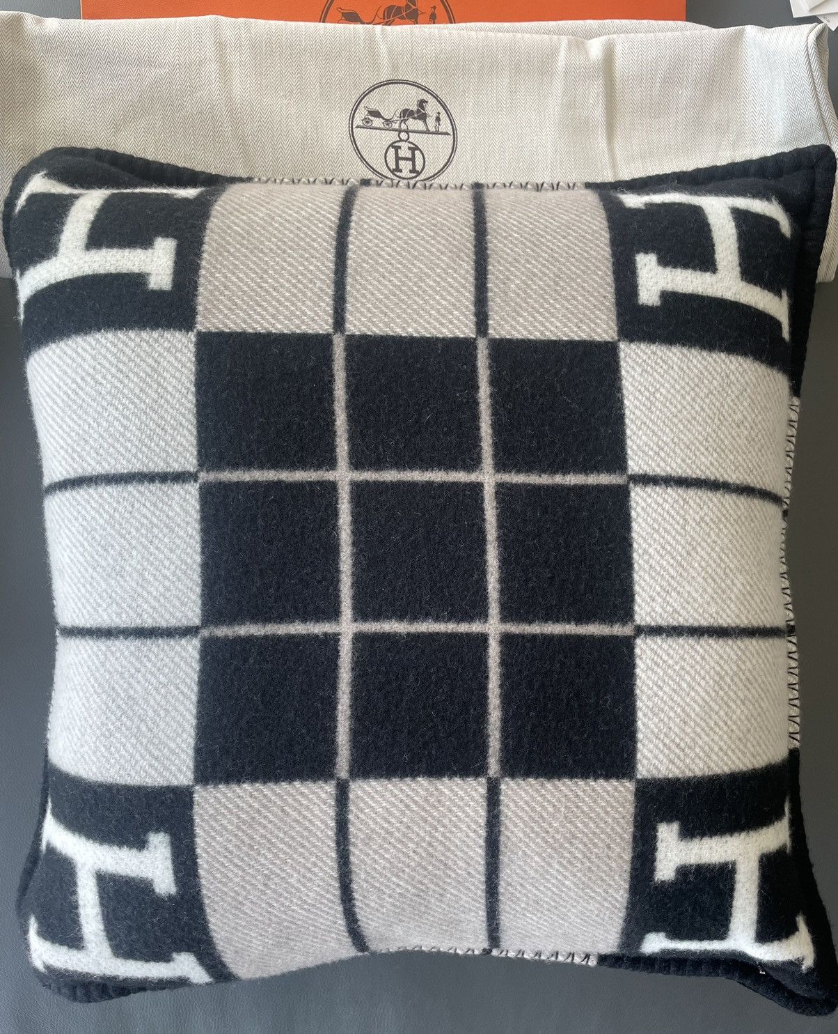 Hermes Iconic Brand New Limited Edition Avalon Cashmere Pillow Size ONE SIZE - 16 Thumbnail