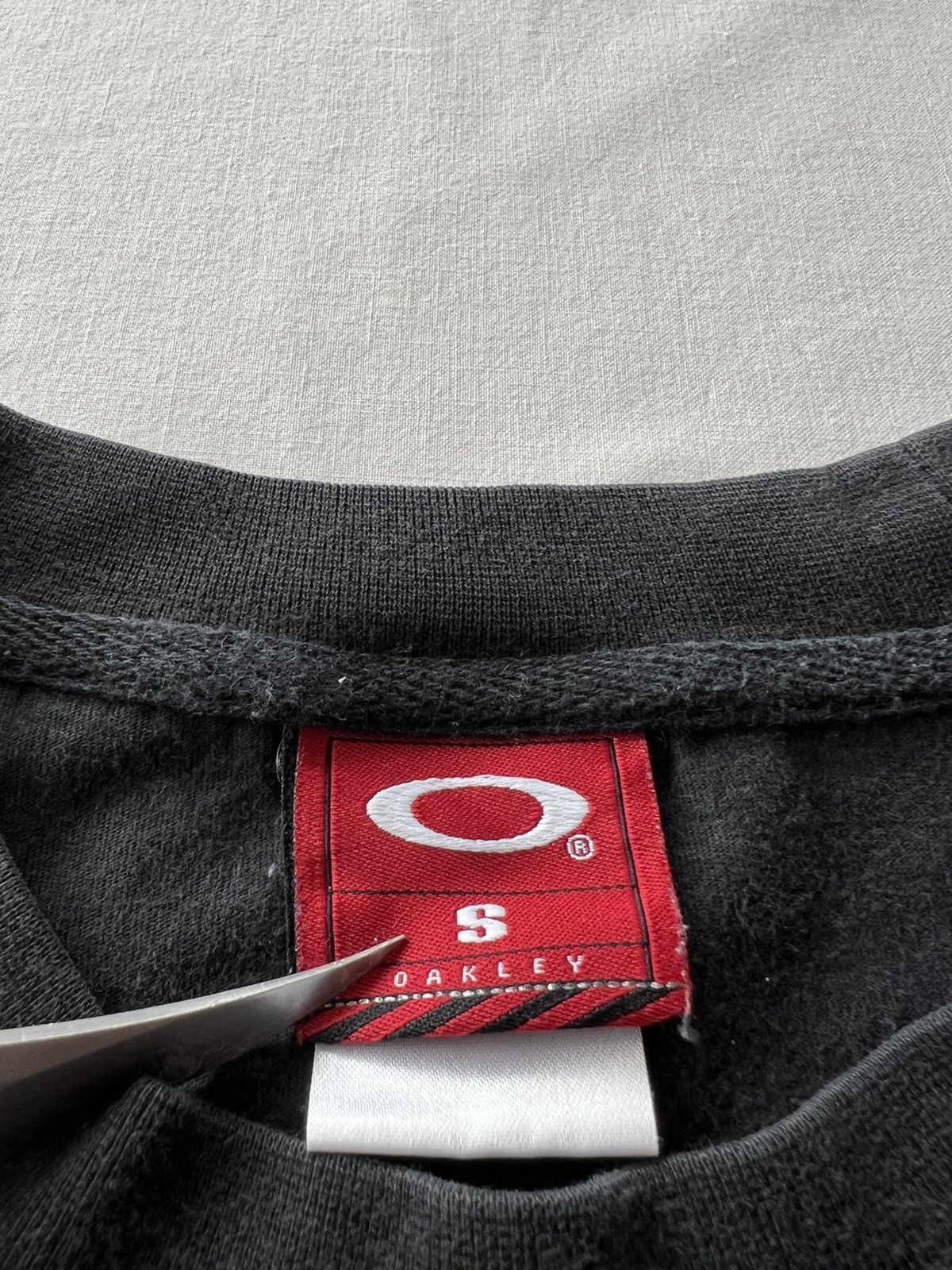 Oakley Vintage 90s Oakley Embroidery Logo Black Tee (Surf Style) Size US S / EU 44-46 / 1 - 7 Thumbnail
