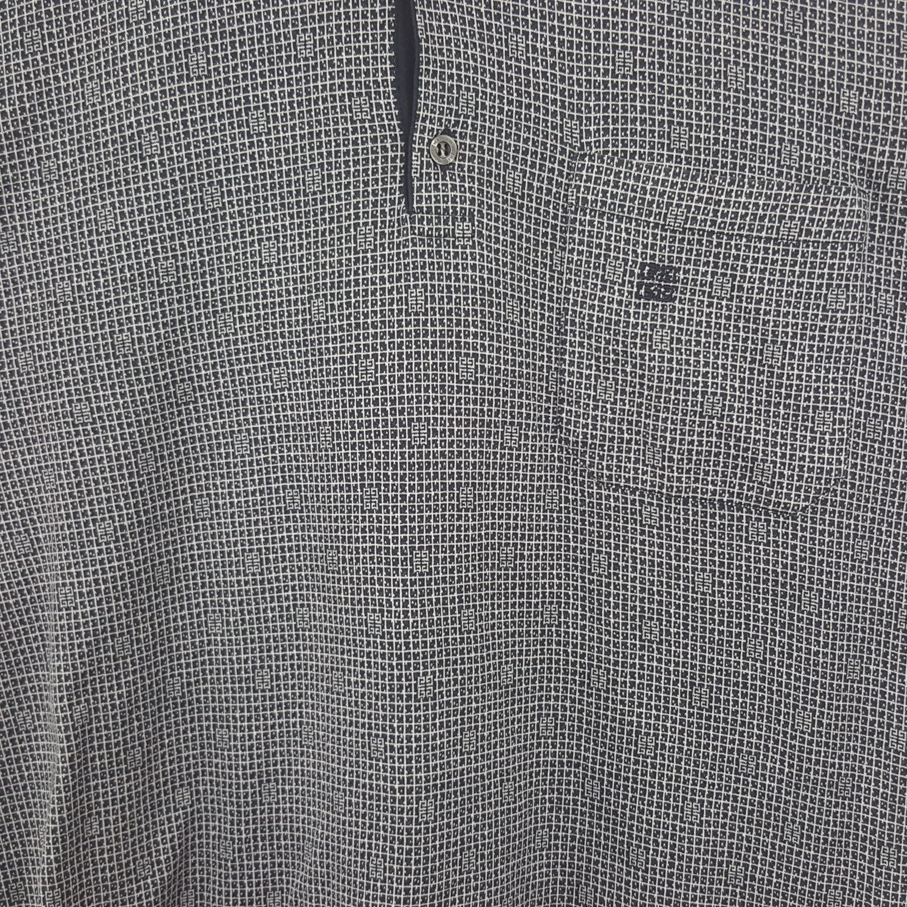 Vintage Givenchy Italian Brand Small Logo Design Polos