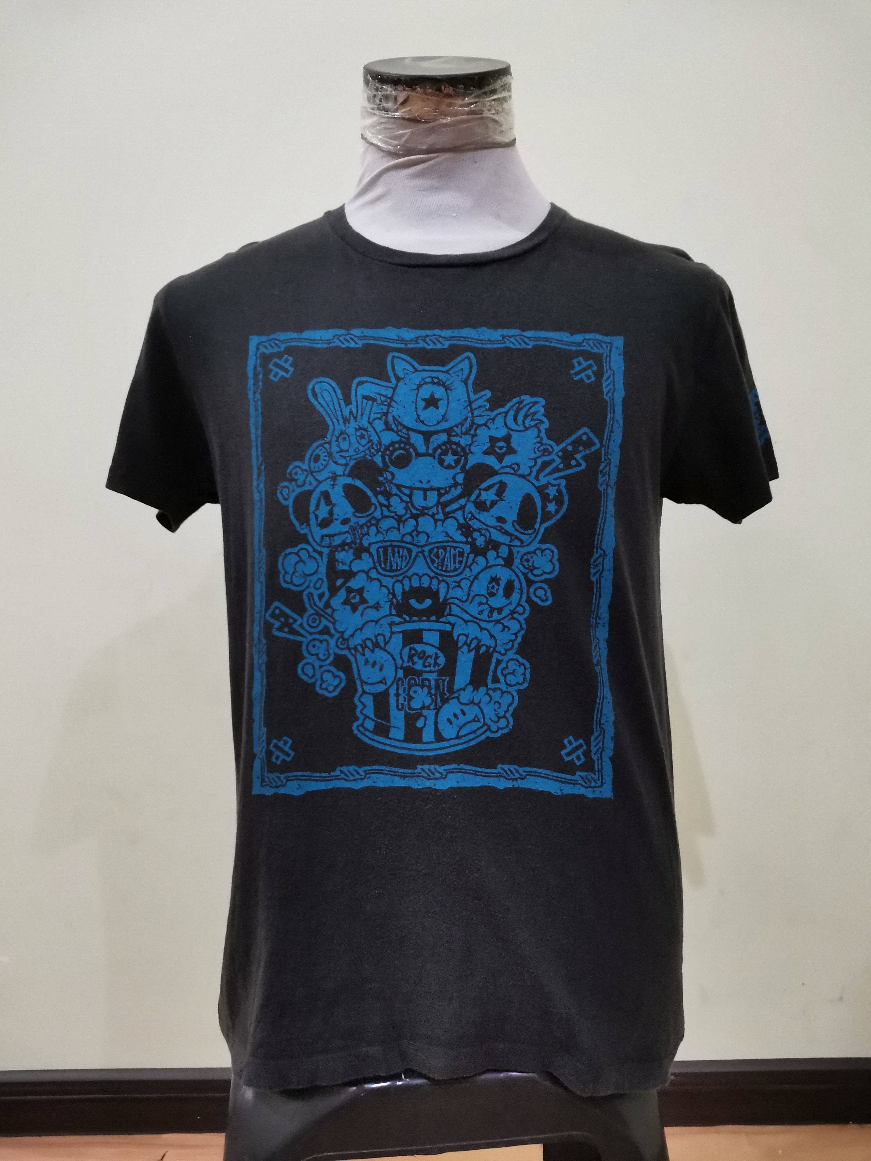 💥Lisa Live Smile Always Tour Shirt - Medium Shirt