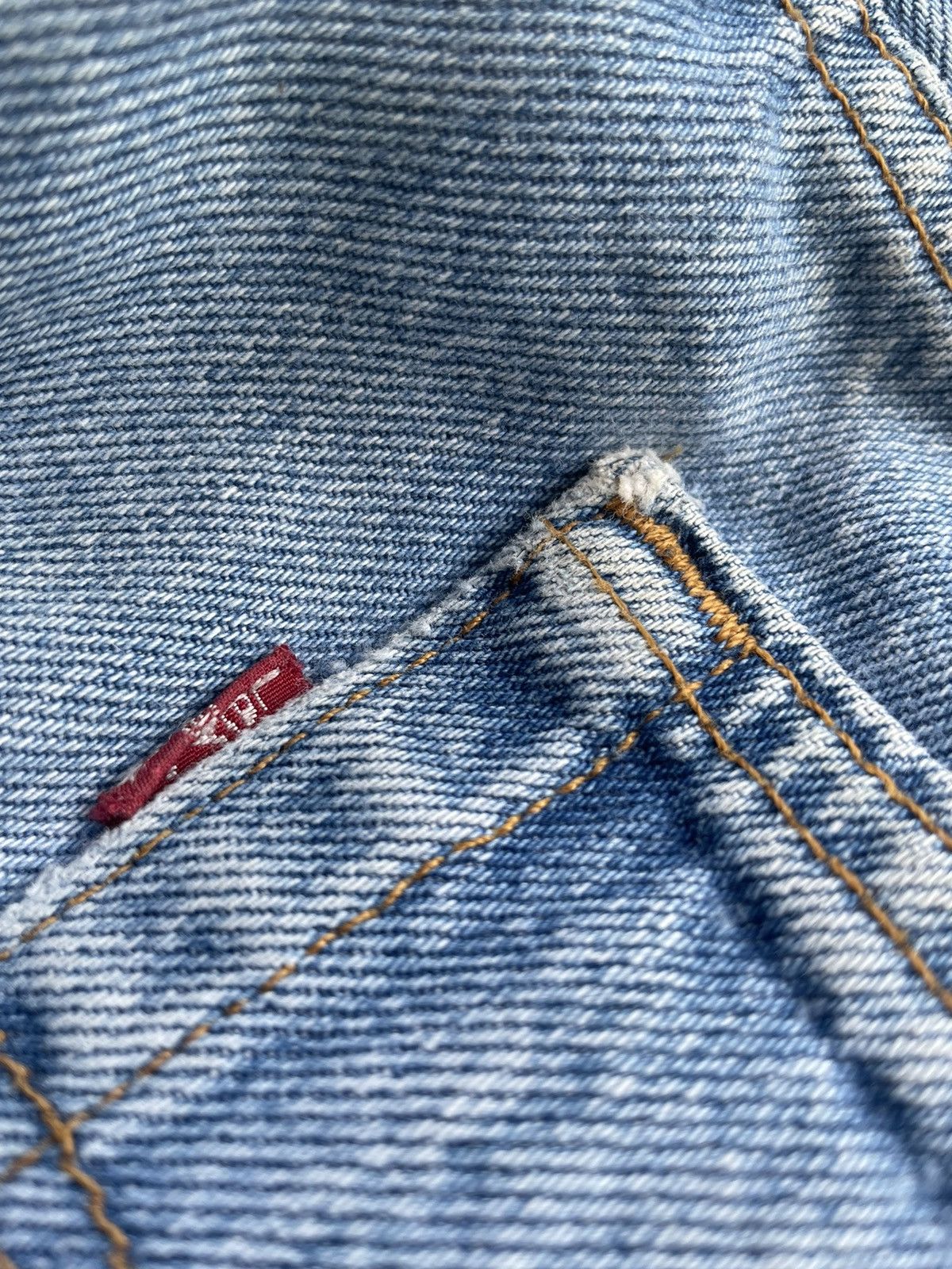 Le Grande Bleu (L.G.B.) Vintage Levi’s 501 1999 Usa Aging Faded Wash Size US 39 - 9 Thumbnail