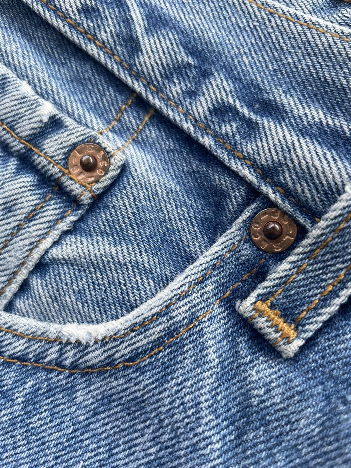 Le Grande Bleu (L.G.B.) Vintage Levi’s 501 1999 Usa Aging Faded Wash Size US 39 - 14 Thumbnail