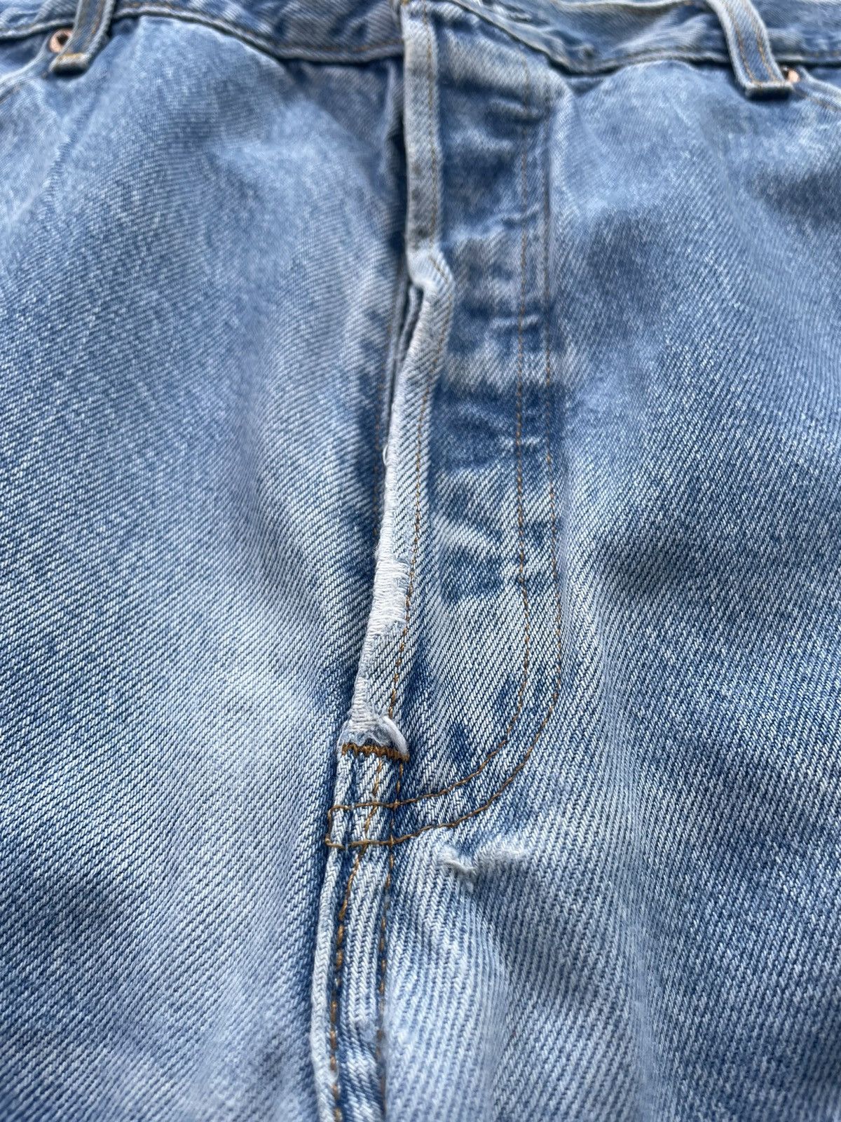Le Grande Bleu (L.G.B.) Vintage Levi’s 501 1999 Usa Aging Faded Wash Size US 39 - 17 Thumbnail