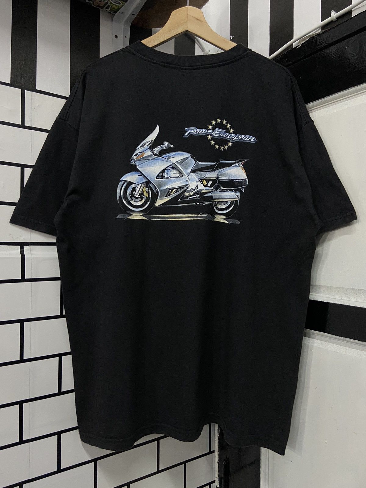 Honda × Vintage Vintage Honda Pan-European Motorcycle Tshirt Size US XL / EU 56 / 4 - 1 Thumbnail