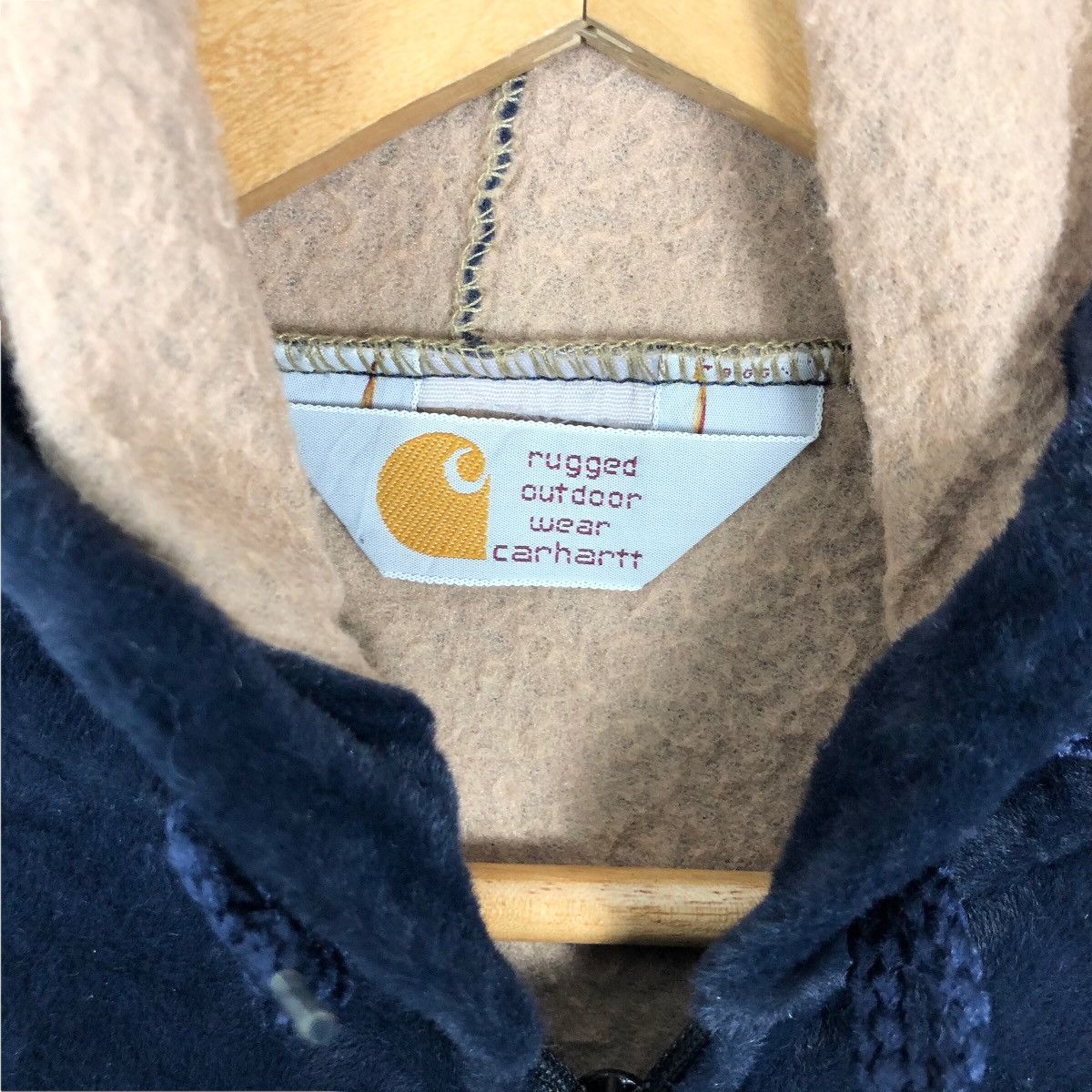 Carhartt Vintage Carhartt Velvet Hoodie Zip Up Sweater Size US L / EU 52-54 / 3 - 9 Thumbnail
