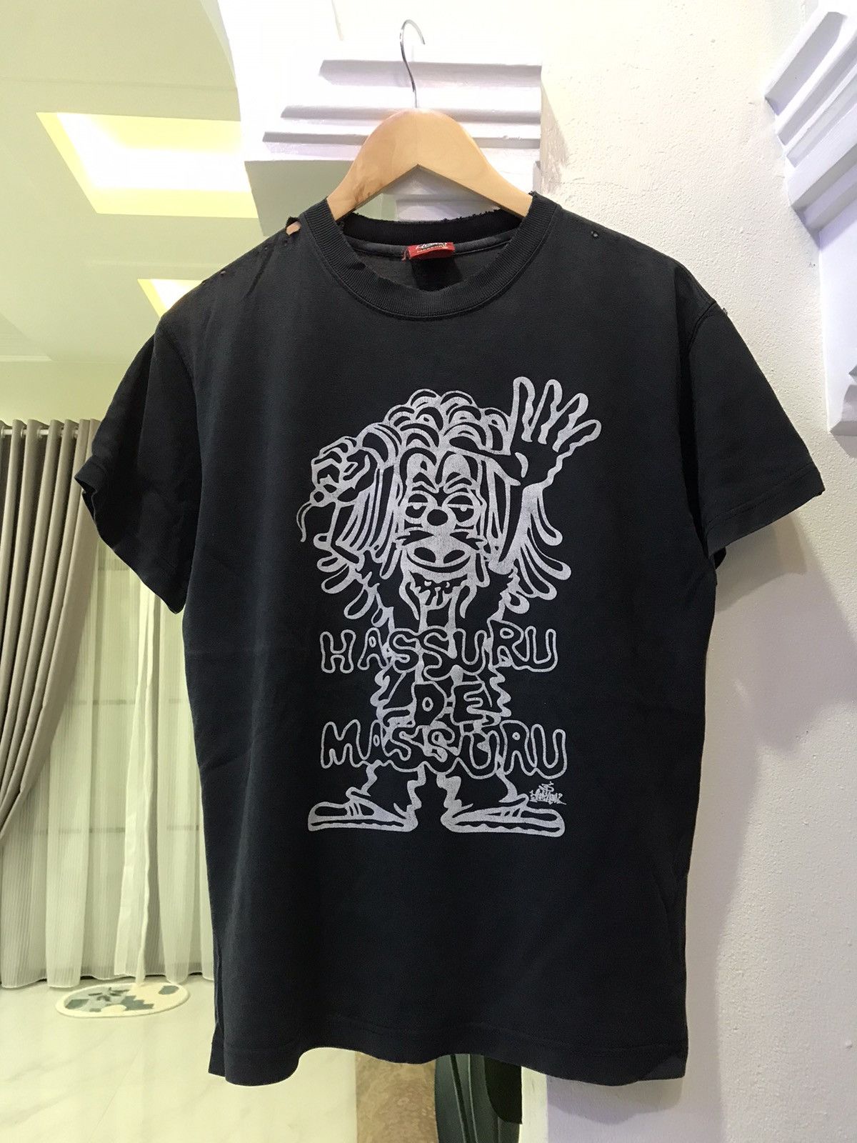 image of Vintage Hassuru De Massuru T-Shirt in Black, Men's (Size Medium)