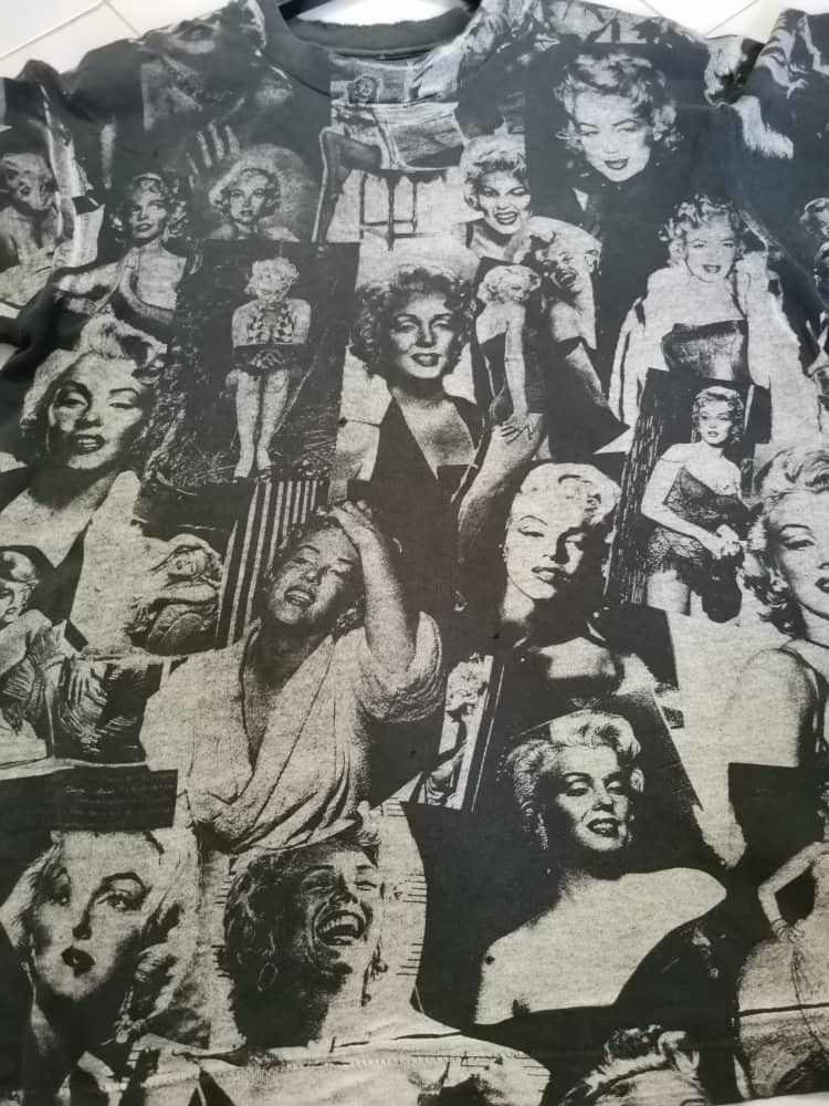 Vintage Vintage Marilyn Monroe All Overprint Size US M / EU 48-50 / 2 - 3 Thumbnail