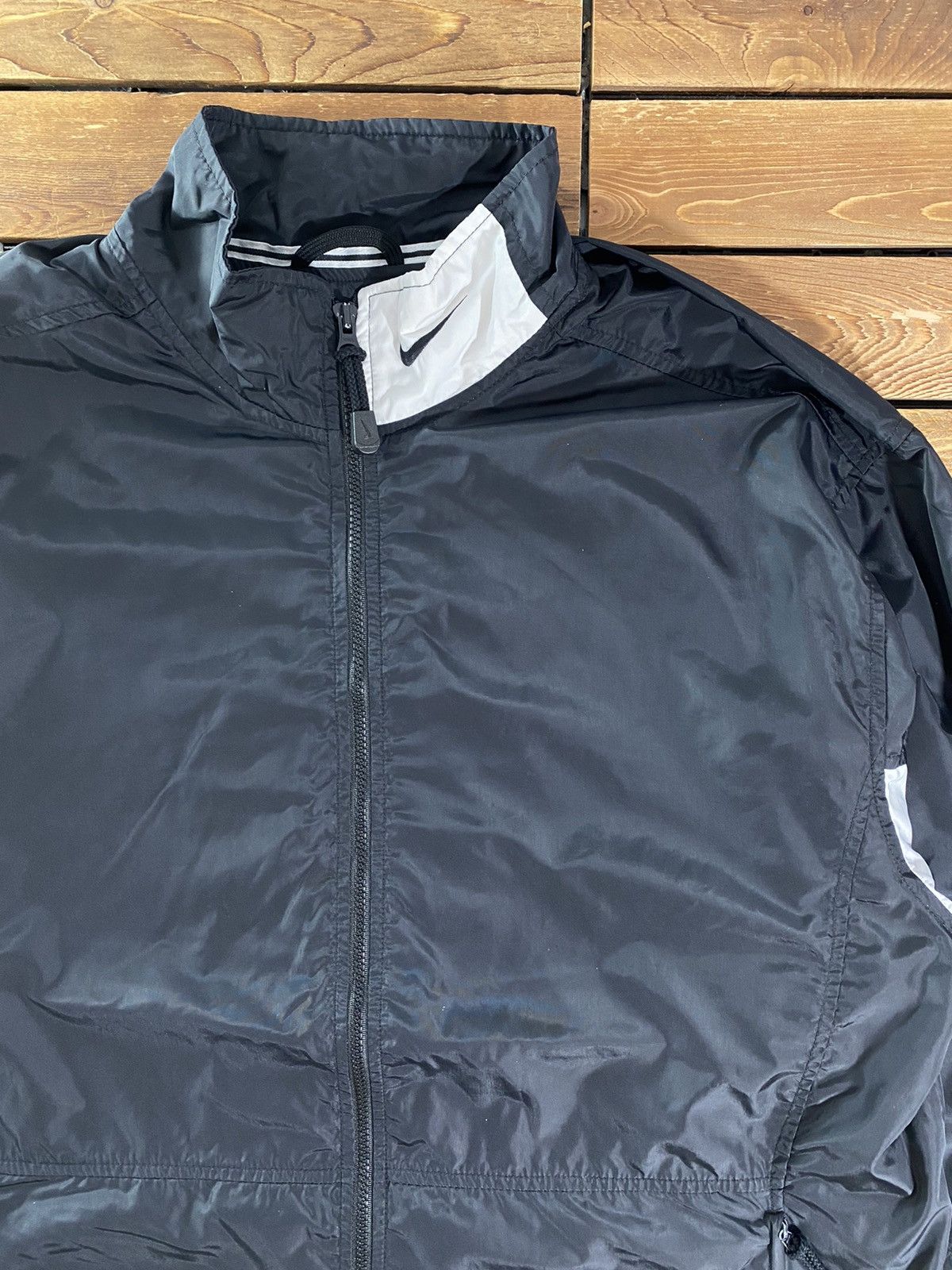 Nike × Vintage Vintage 90s Nike Big Logo Black And White Neck Logo Size L Size US L / EU 52-54 / 3 - 7 Thumbnail
