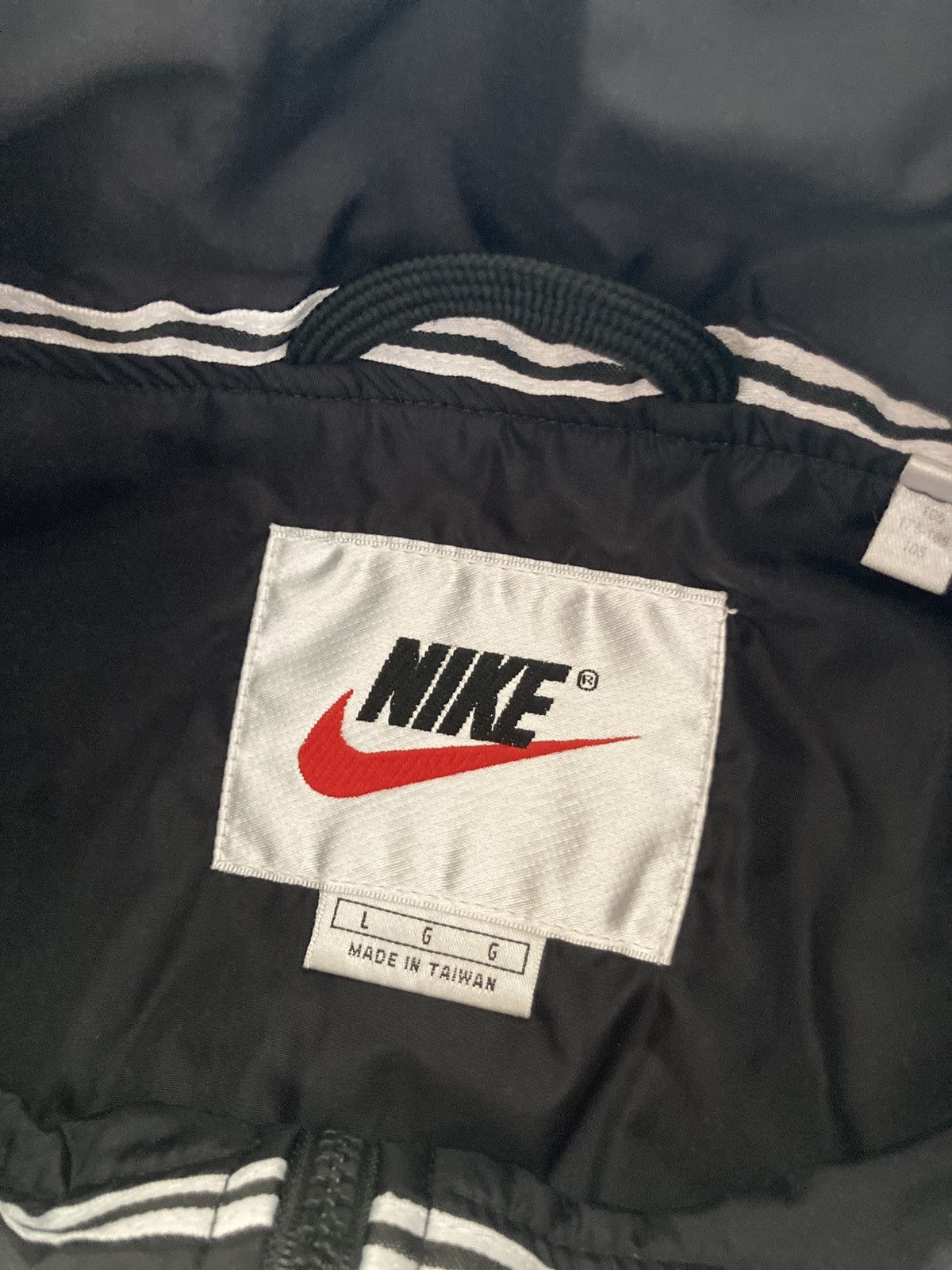 Nike × Vintage Vintage 90s Nike Big Logo Black And White Neck Logo Size L Size US L / EU 52-54 / 3 - 8 Thumbnail