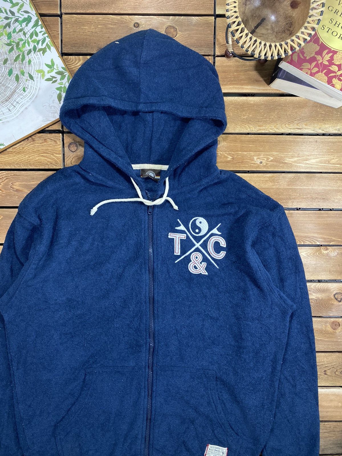 Vintage Vintage T&C design Hawaii Big Logo Hoodie Size L Size US L / EU 52-54 / 3 - 6 Thumbnail