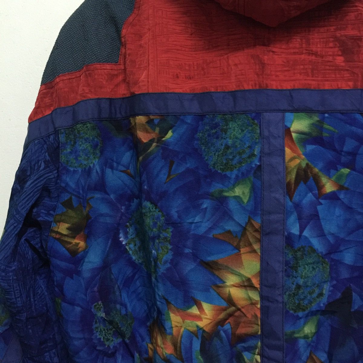Asics Japanese Brand Asics Jacket Hoodie rare design Size US L / EU 52-54 / 3 - 9 Thumbnail