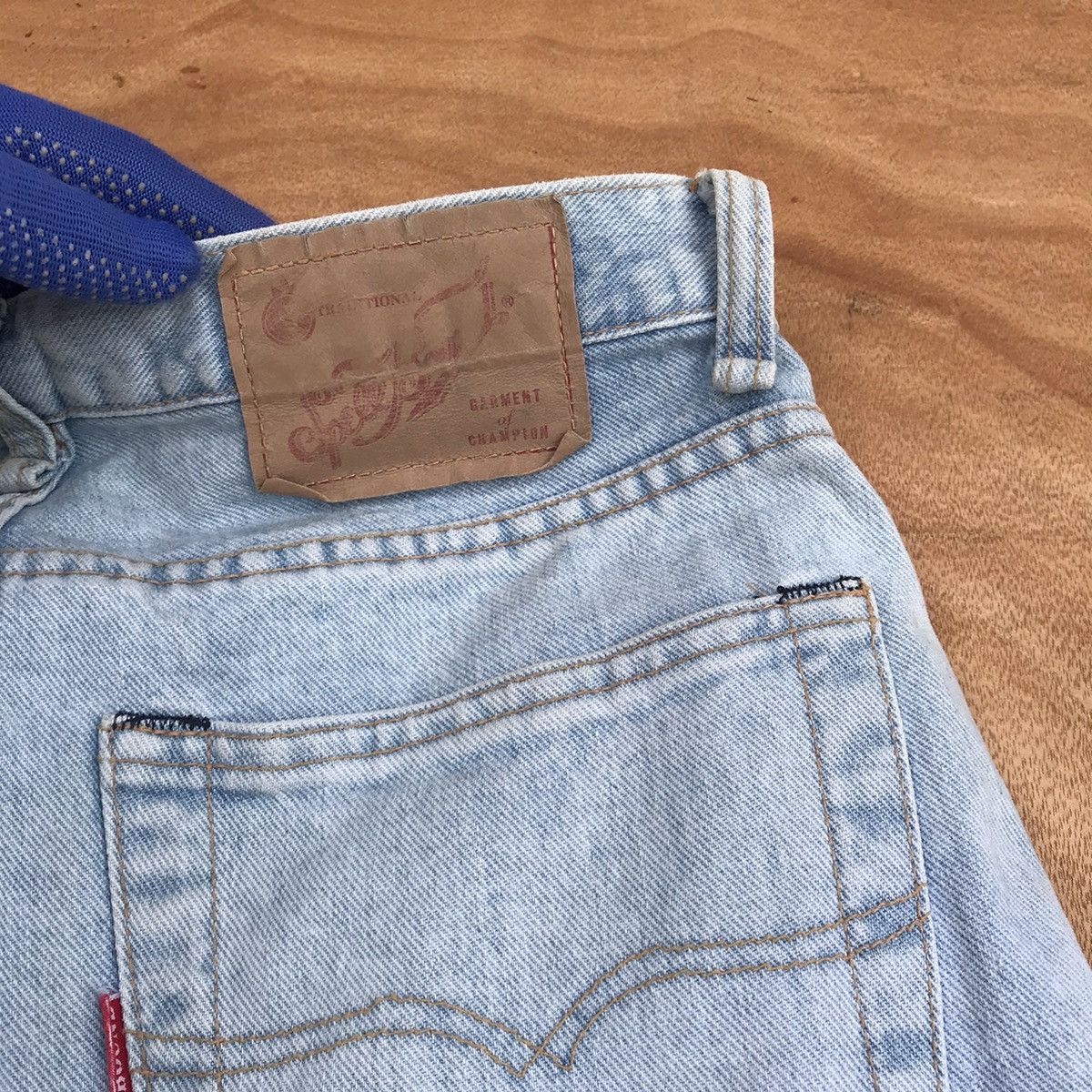 Spellbound × Vintage Vintage Spellbound lightwash scovill buttom waist 28” Size US 28 / EU 44 - 9 Thumbnail