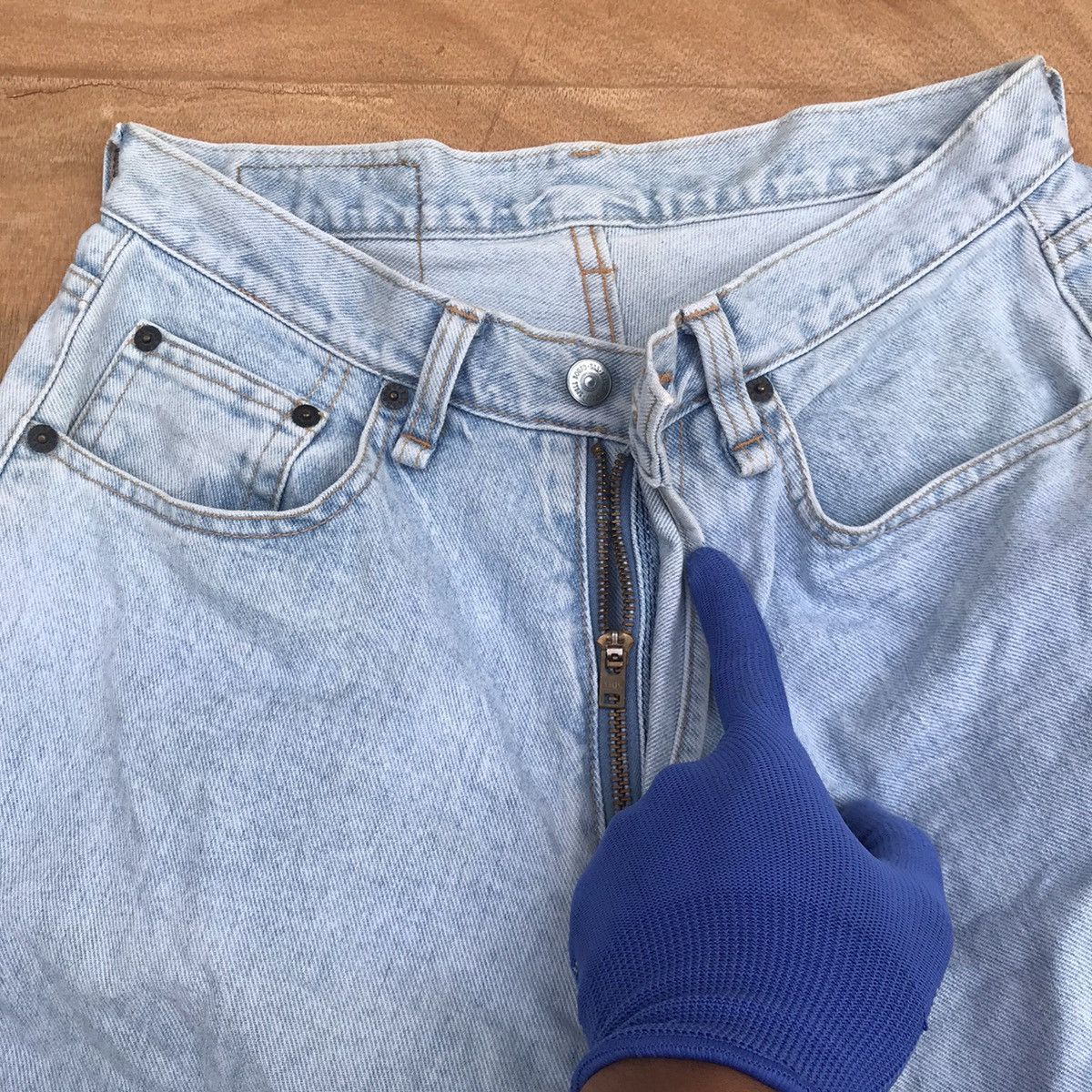 Spellbound × Vintage Vintage Spellbound lightwash scovill buttom waist 28” Size US 28 / EU 44 - 13 Thumbnail