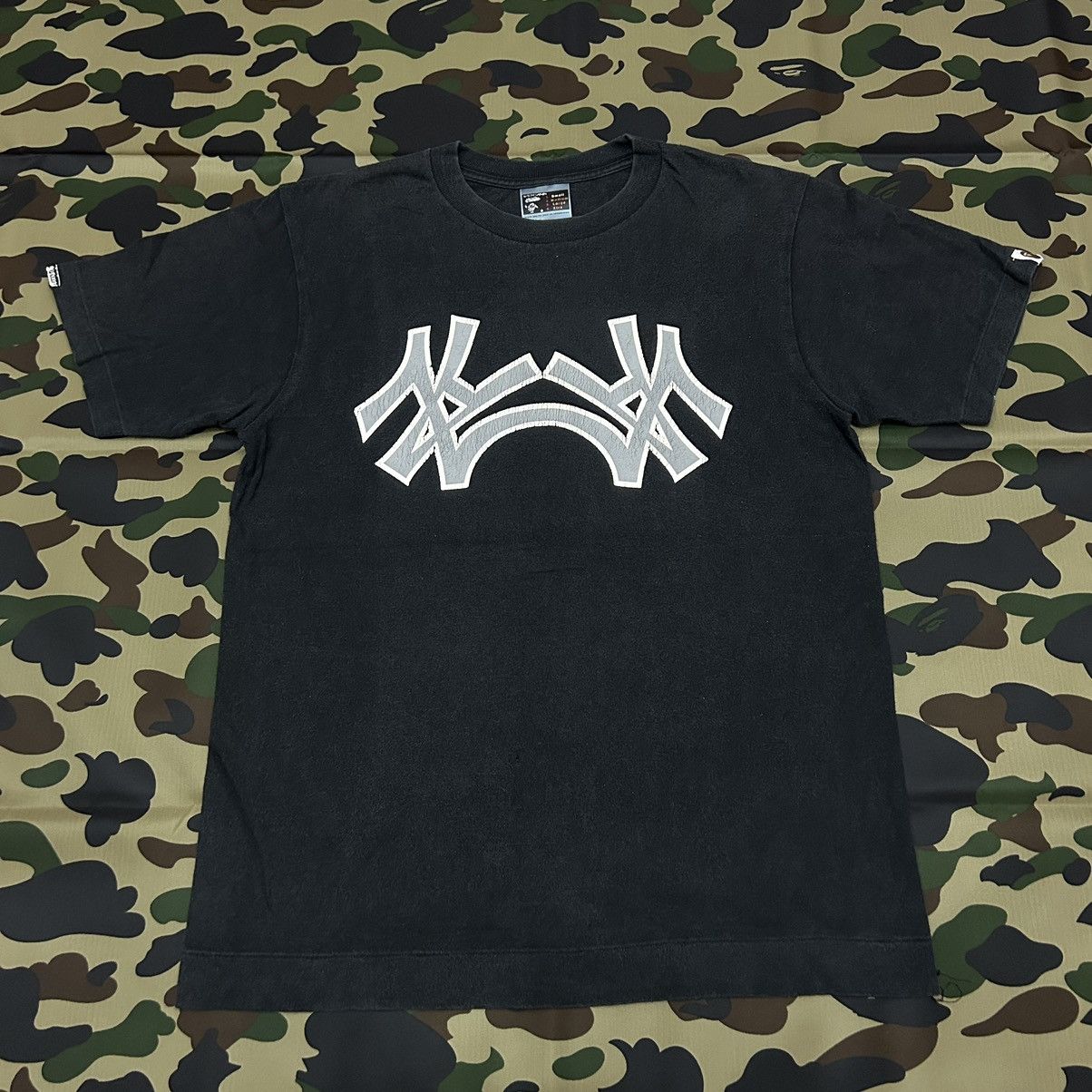 Bape × Neighborhood A Bathing Ape X Neighborhood Yankee Logo Size US S / EU 44-46 / 1 - 1 Thumbnail