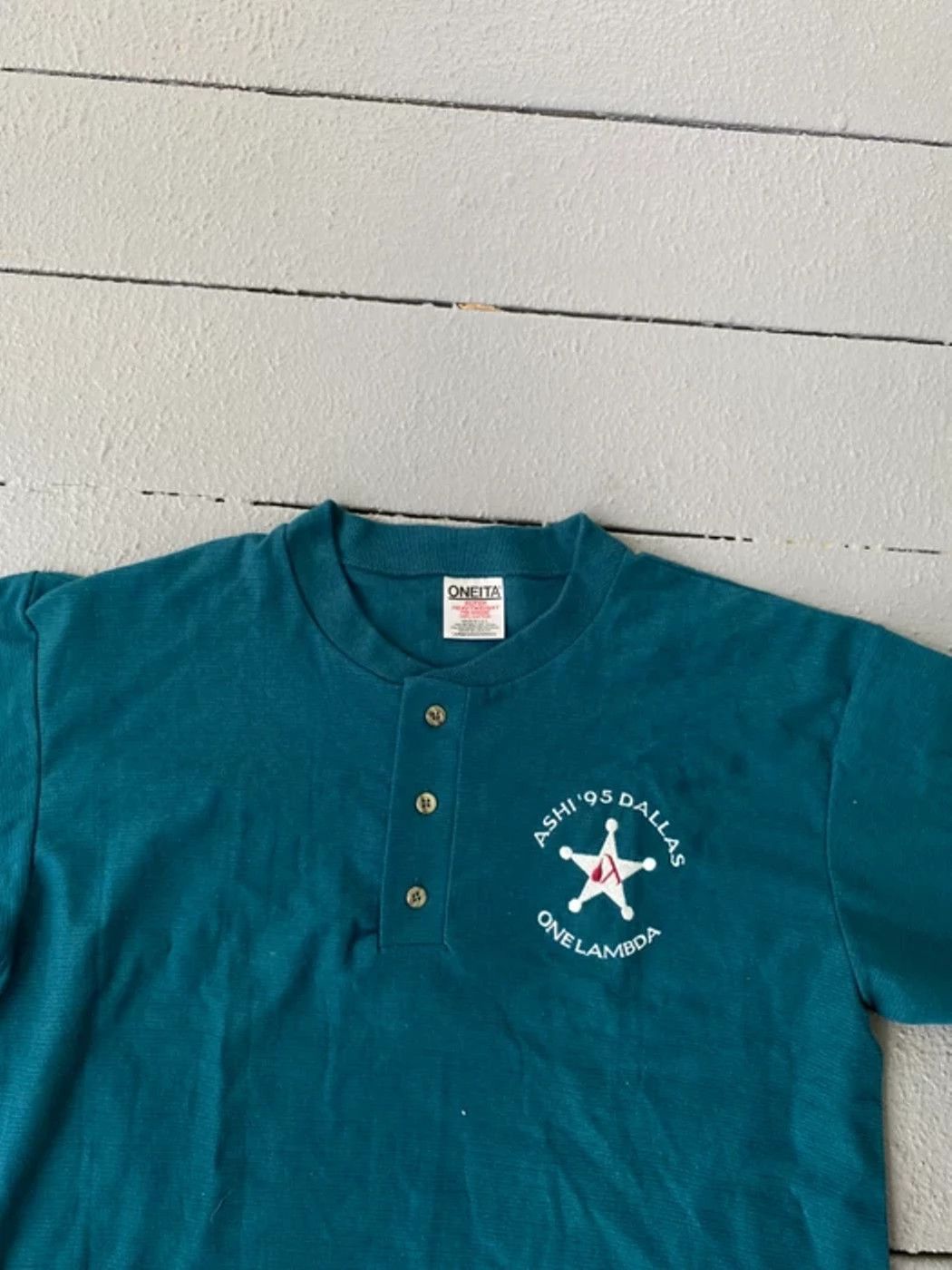 Vintage Vintage 1995 Dallas Oneita Henley Shirt Size US L / EU 52-54 / 3 - 1 Thumbnail