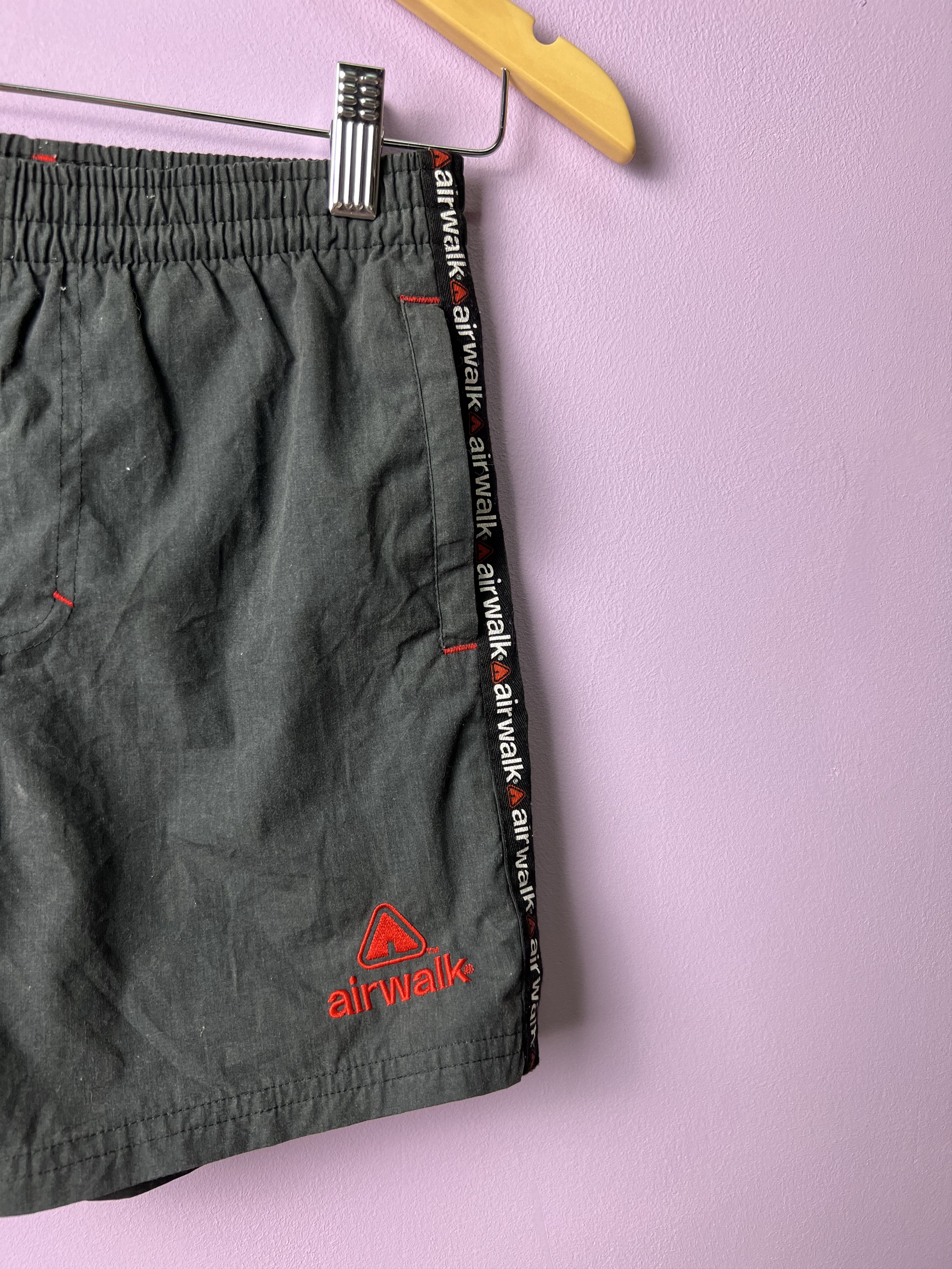 Airwalk 🔥Airwalk Side Stripe Short Pants for Kids Size US 26 / EU 42 - 4 Thumbnail