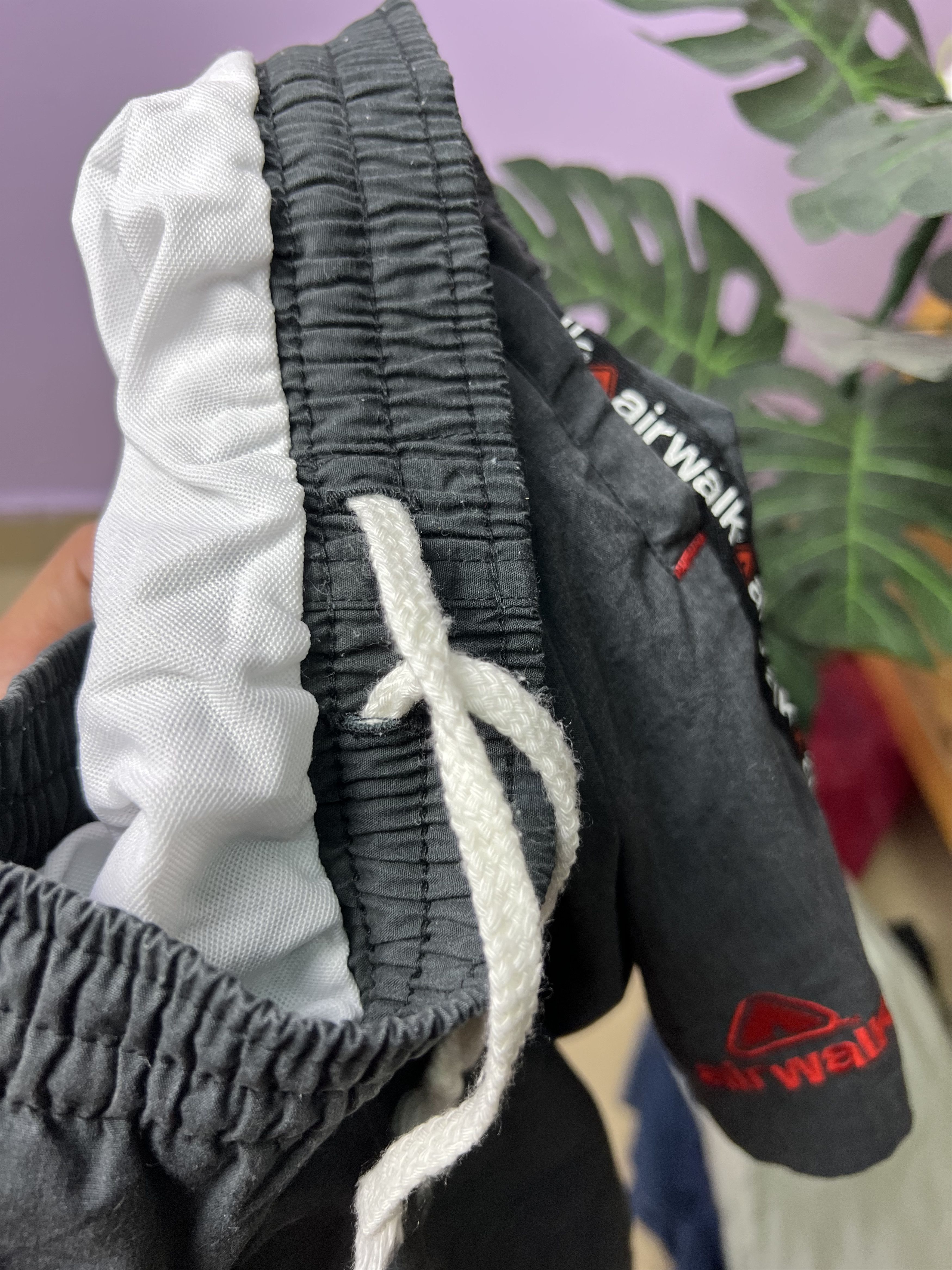 Airwalk 🔥Airwalk Side Stripe Short Pants for Kids Size US 26 / EU 42 - 10 Thumbnail