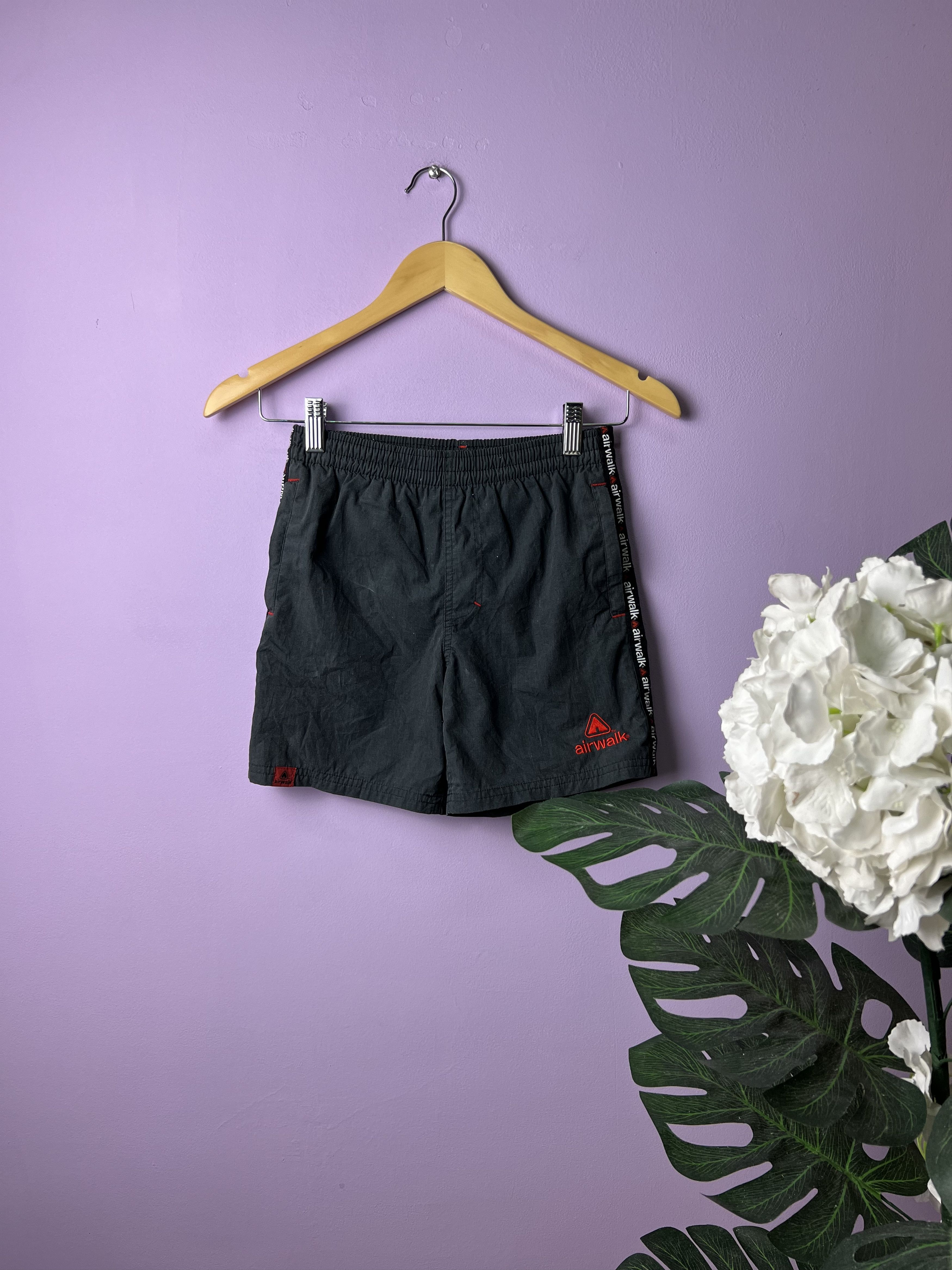 Airwalk 🔥Airwalk Side Stripe Short Pants for Kids Size US 26 / EU 42 - 1 Thumbnail