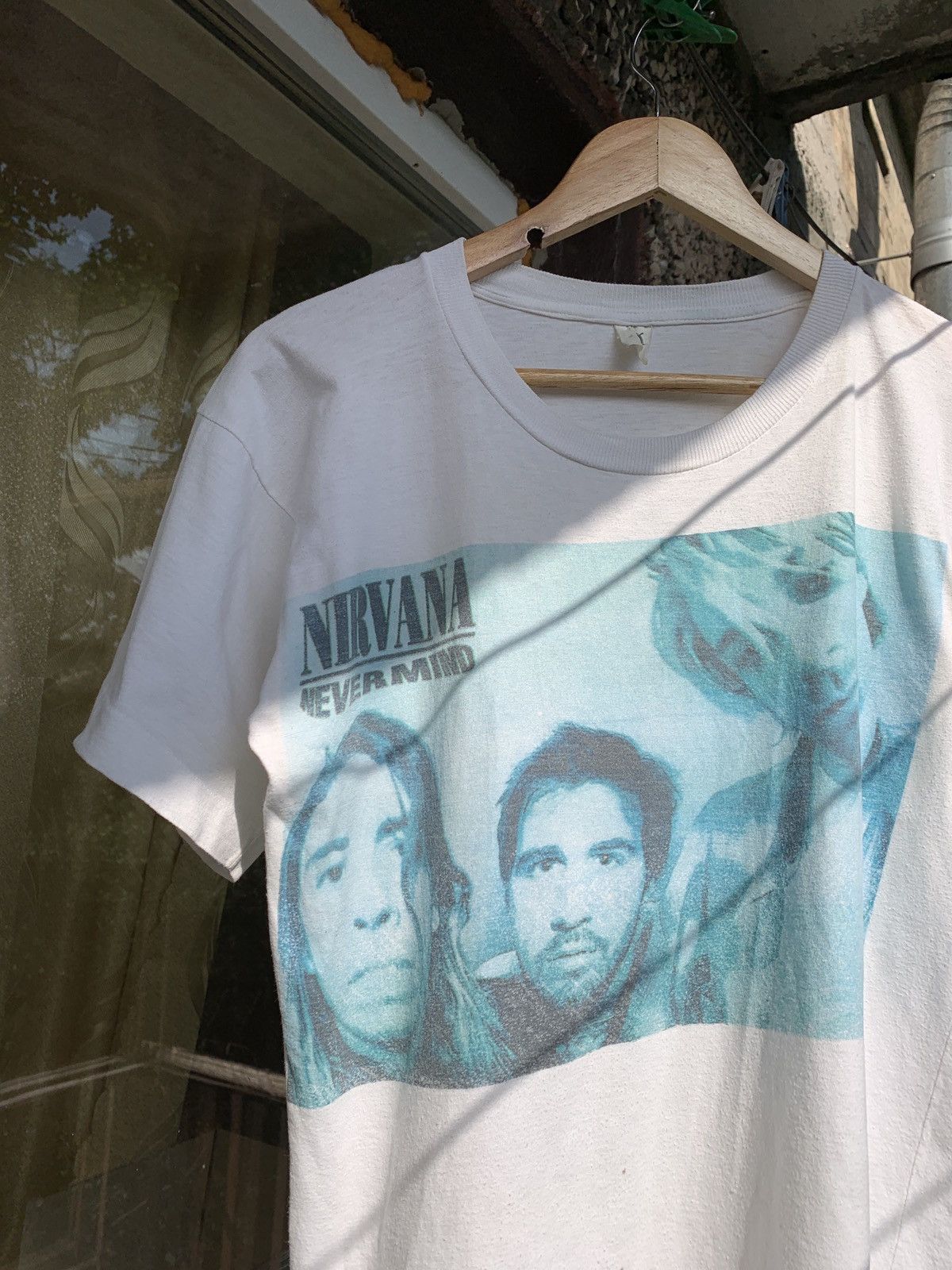 Band Tees 90s Vintage Nirvana Nevermind White T-Shirt Size US S / EU 44-46 / 1 - 2 Thumbnail