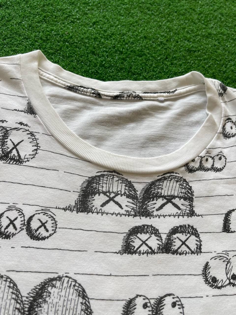Japanese Brand × Kaws × Original Fake Kaws Full Print Art Flayed Tee Vintage /CDG White Size US M / EU 48-50 / 2 - 4 Thumbnail