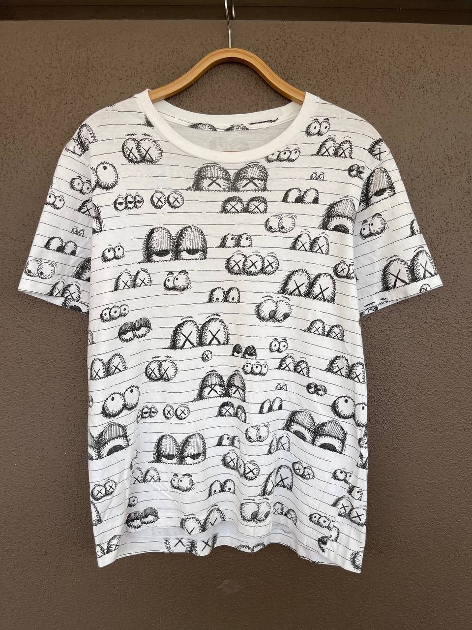 Japanese Brand × Kaws × Original Fake Kaws Full Print Art Flayed Tee Vintage /CDG White Size US M / EU 48-50 / 2 - 1 Thumbnail