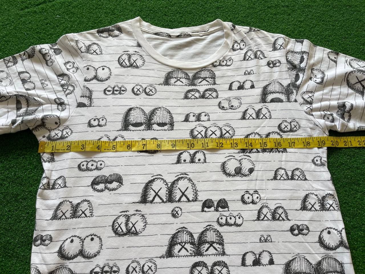 Japanese Brand × Kaws × Original Fake Kaws Full Print Art Flayed Tee Vintage /CDG White Size US M / EU 48-50 / 2 - 6 Thumbnail
