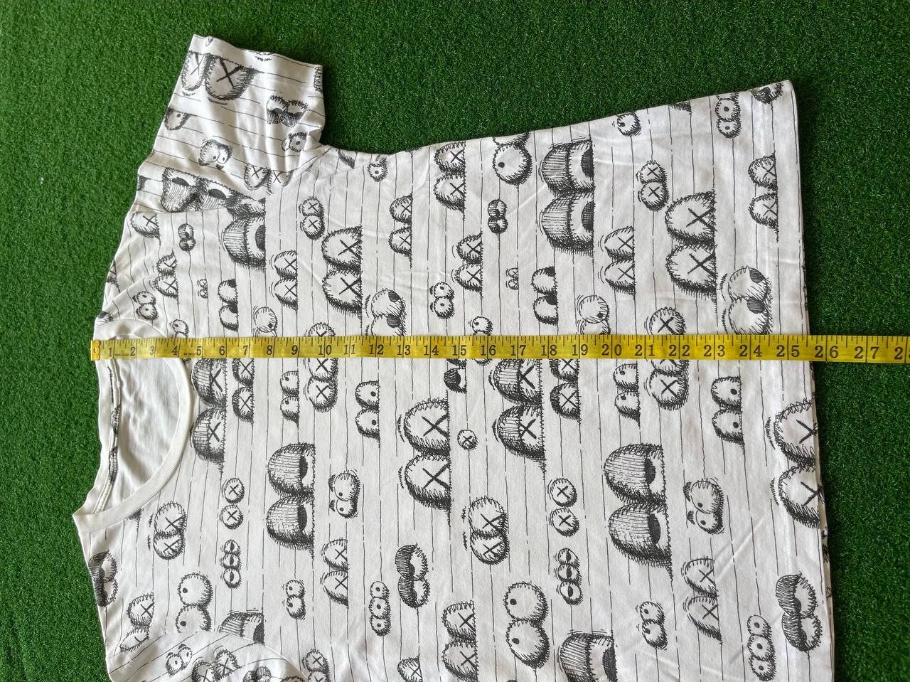 Japanese Brand × Kaws × Original Fake Kaws Full Print Art Flayed Tee Vintage /CDG White Size US M / EU 48-50 / 2 - 7 Thumbnail