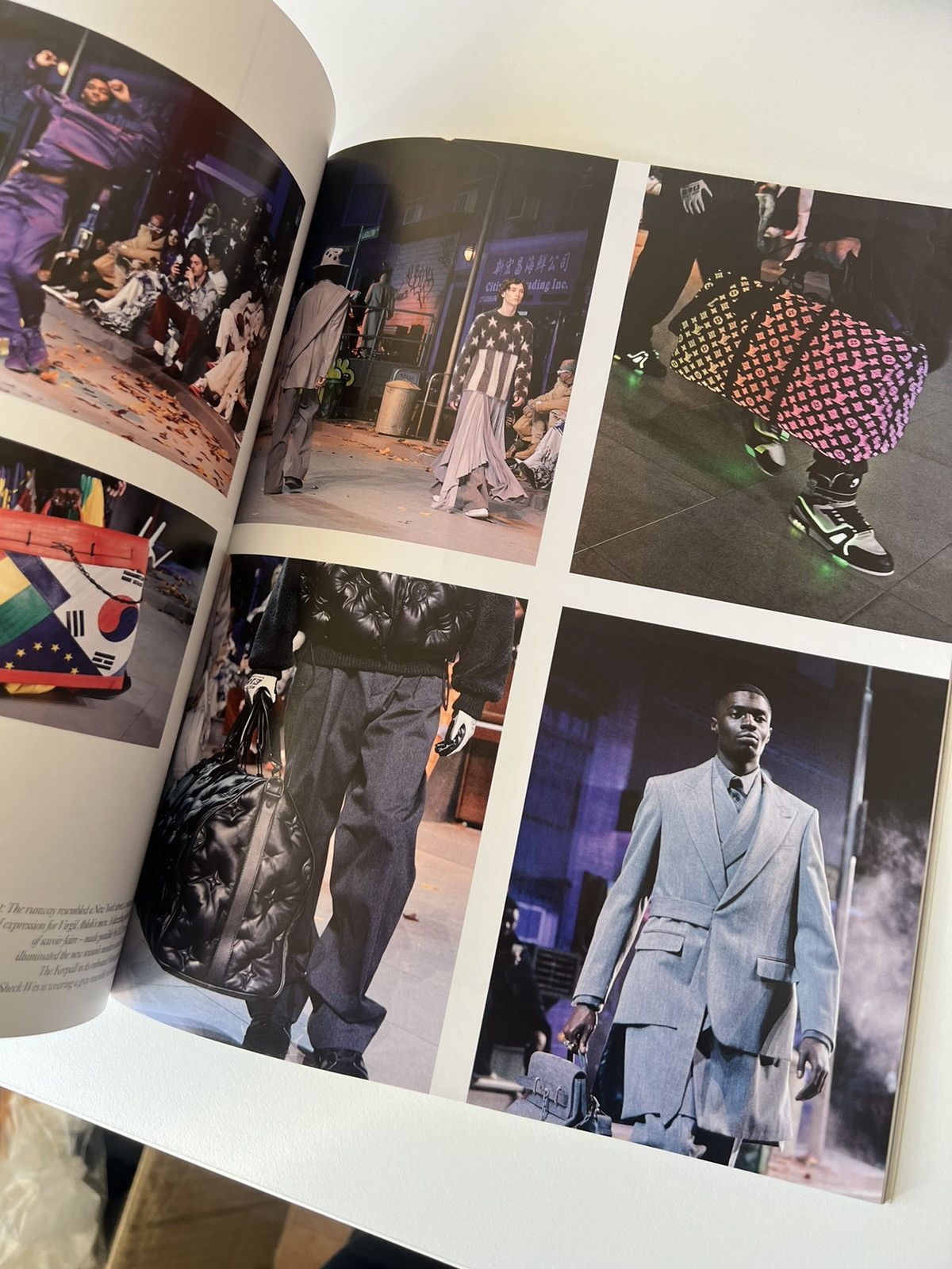 Virgil Abloh Louis Vuitton The Book #10 Virgil Abloh 2019 AW Collection Size ONE SIZE - 2 Thumbnail