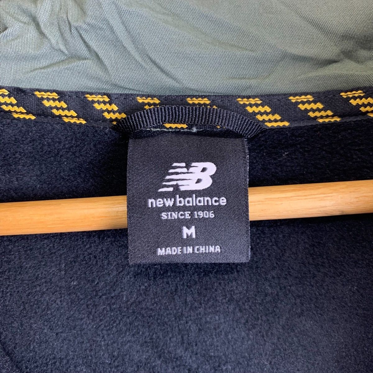 New Balance NEW BALANCE Sportswear Small Logo Fleece Hoodie Sweaters Size US M / EU 48-50 / 2 - 7 Thumbnail