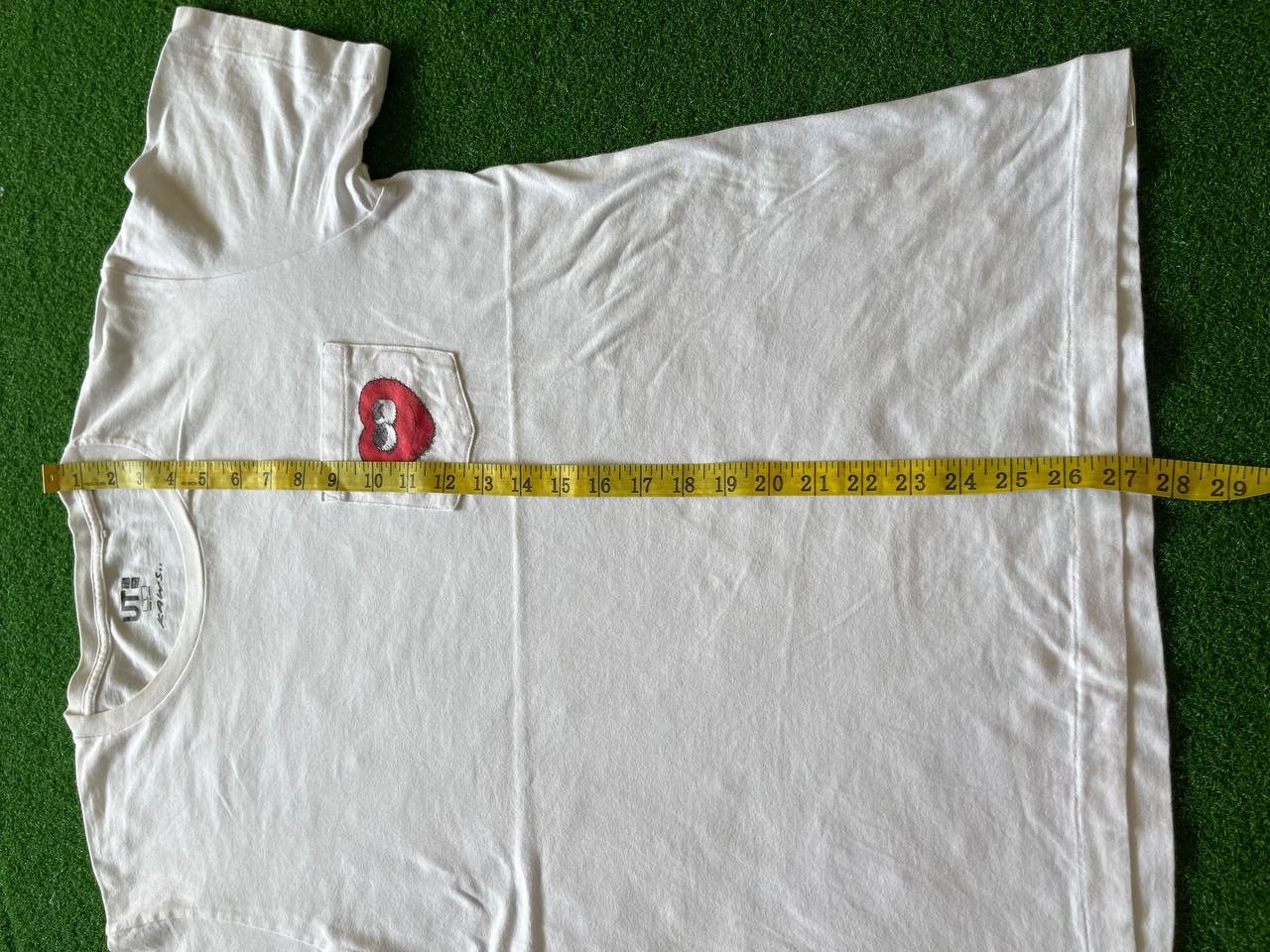 Designer × Kaws × Uniqlo Kaws x Uniqlo Heart Pocket Tee Size US L / EU 52-54 / 3 - 8 Thumbnail