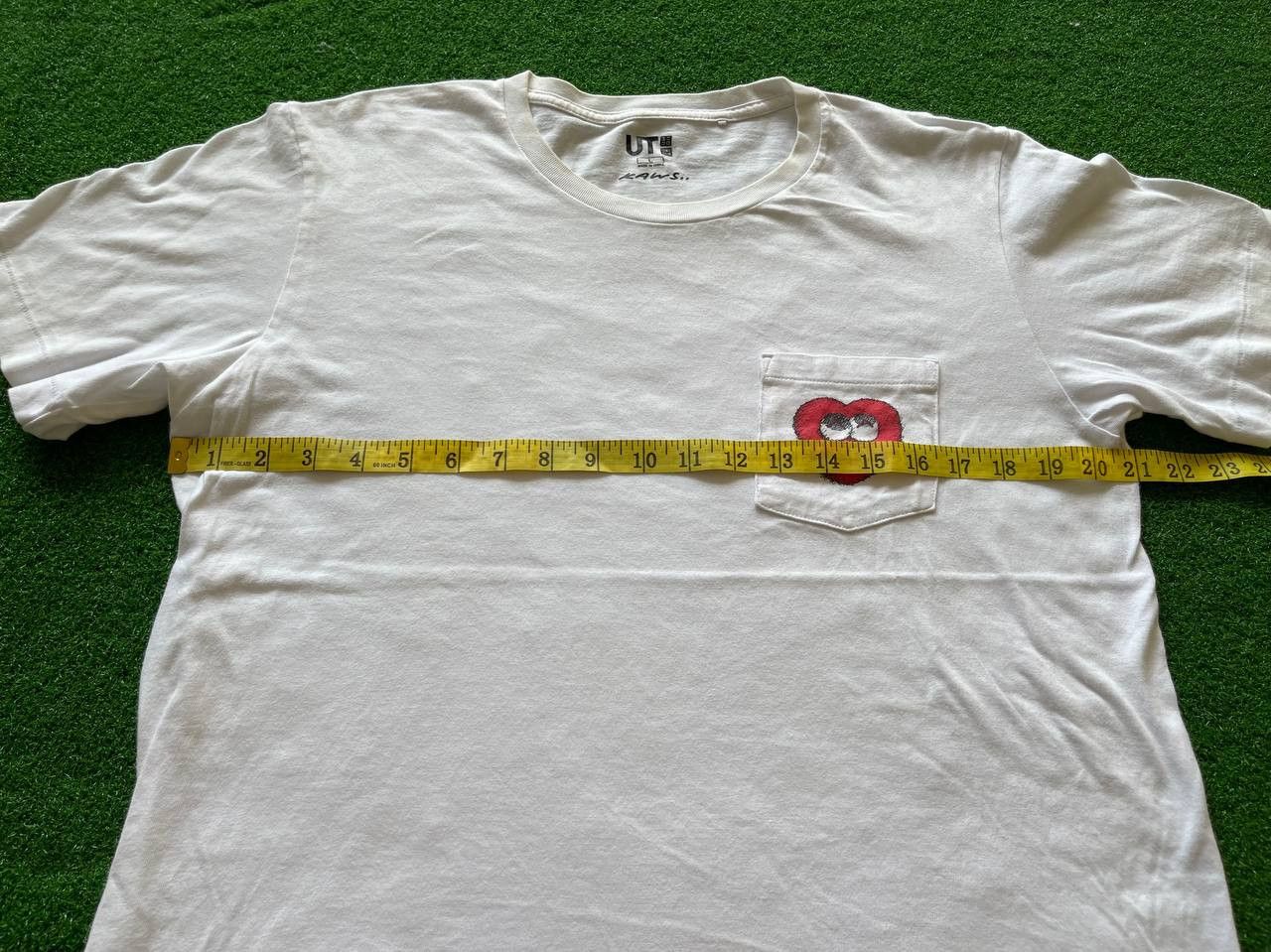 Designer × Kaws × Uniqlo Kaws x Uniqlo Heart Pocket Tee Size US L / EU 52-54 / 3 - 7 Thumbnail