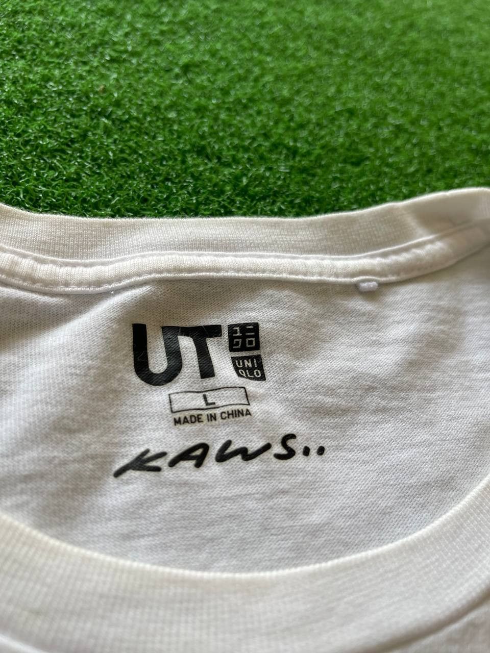 Designer × Kaws × Uniqlo Kaws x Uniqlo Heart Pocket Tee Size US L / EU 52-54 / 3 - 6 Thumbnail