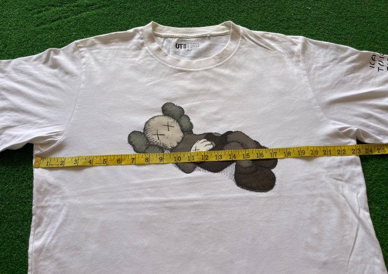 Kaws × Original Fake × Vintage Kaws X Uniqlo Tokyo First T Shirt Asia Sizing Size M Size US XL / EU 56 / 4 - 4 Thumbnail