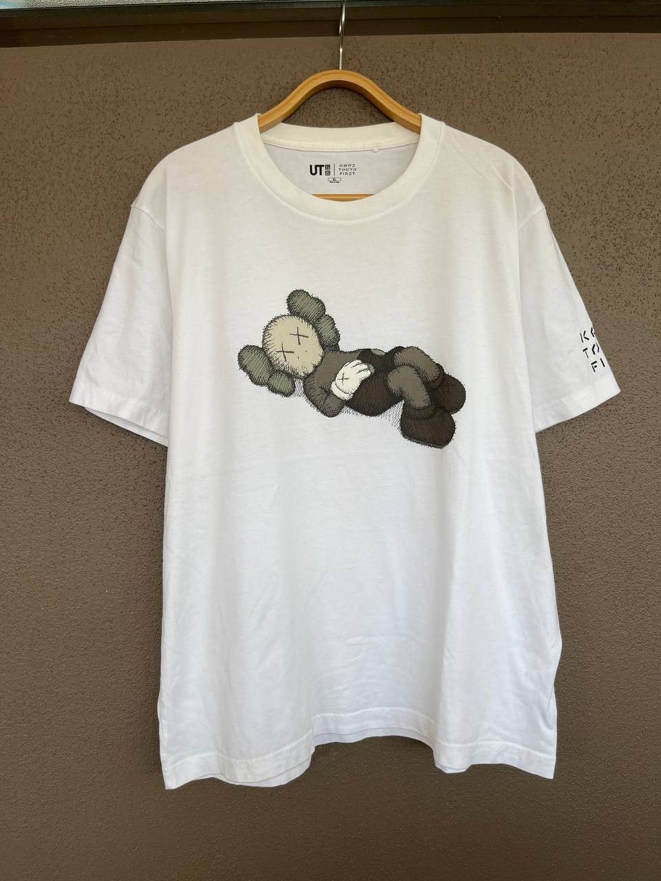 Kaws × Original Fake × Vintage Kaws X Uniqlo Tokyo First T Shirt Asia Sizing Size M Size US XL / EU 56 / 4 - 1 Thumbnail