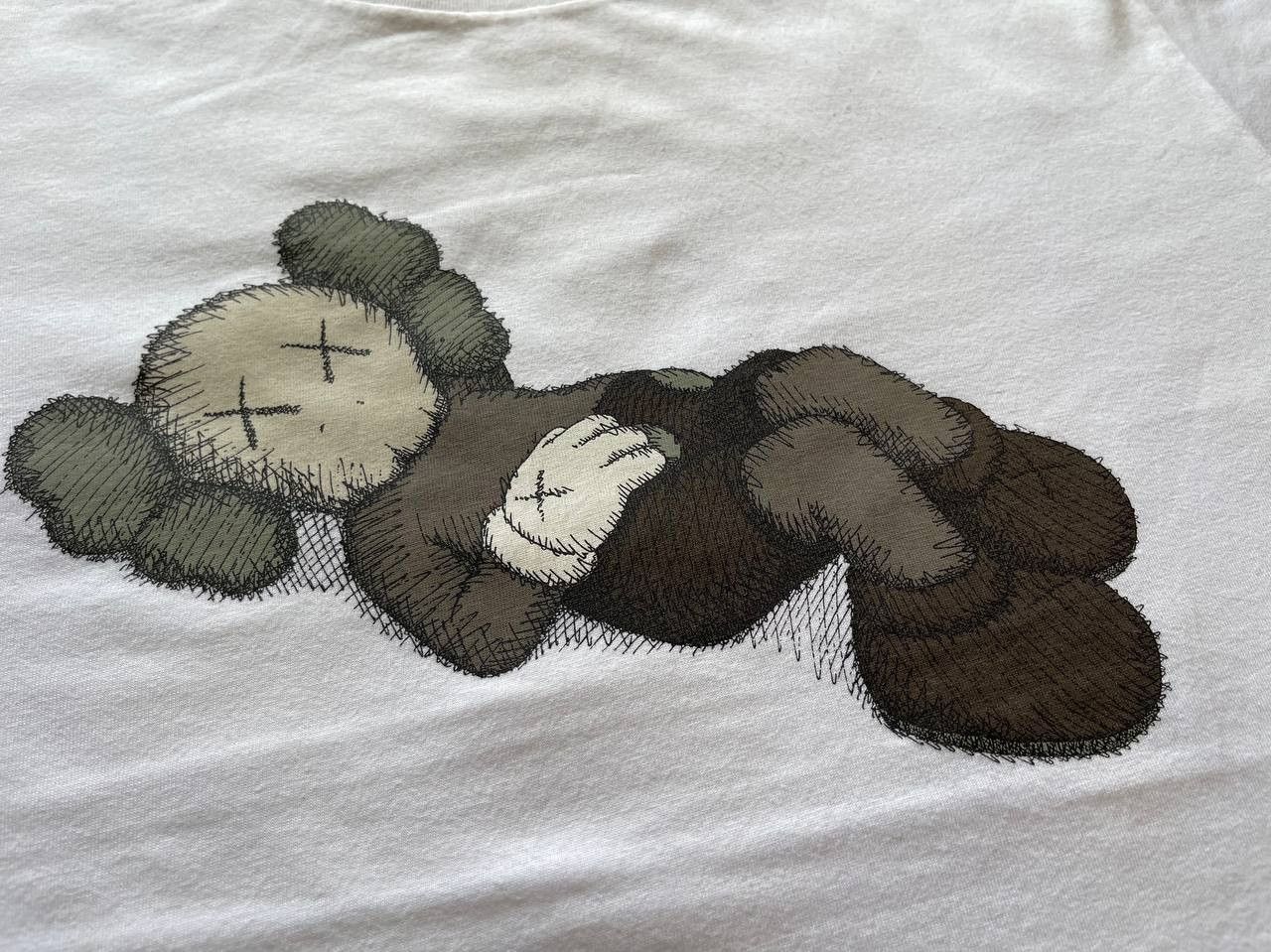 Kaws × Original Fake × Vintage Kaws X Uniqlo Tokyo First T Shirt Asia Sizing Size M Size US XL / EU 56 / 4 - 3 Thumbnail