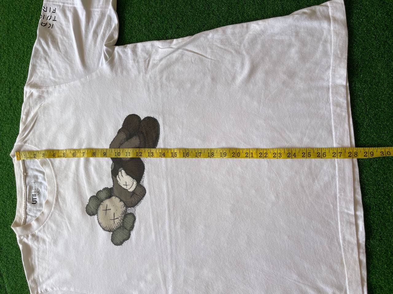 Kaws × Original Fake × Vintage Kaws X Uniqlo Tokyo First T Shirt Asia Sizing Size M Size US XL / EU 56 / 4 - 5 Thumbnail