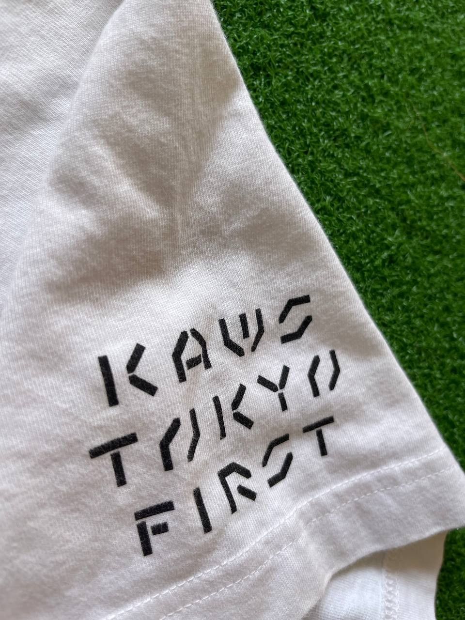 Kaws × Original Fake × Vintage Kaws X Uniqlo Tokyo First T Shirt Asia Sizing Size M Size US XL / EU 56 / 4 - 8 Thumbnail