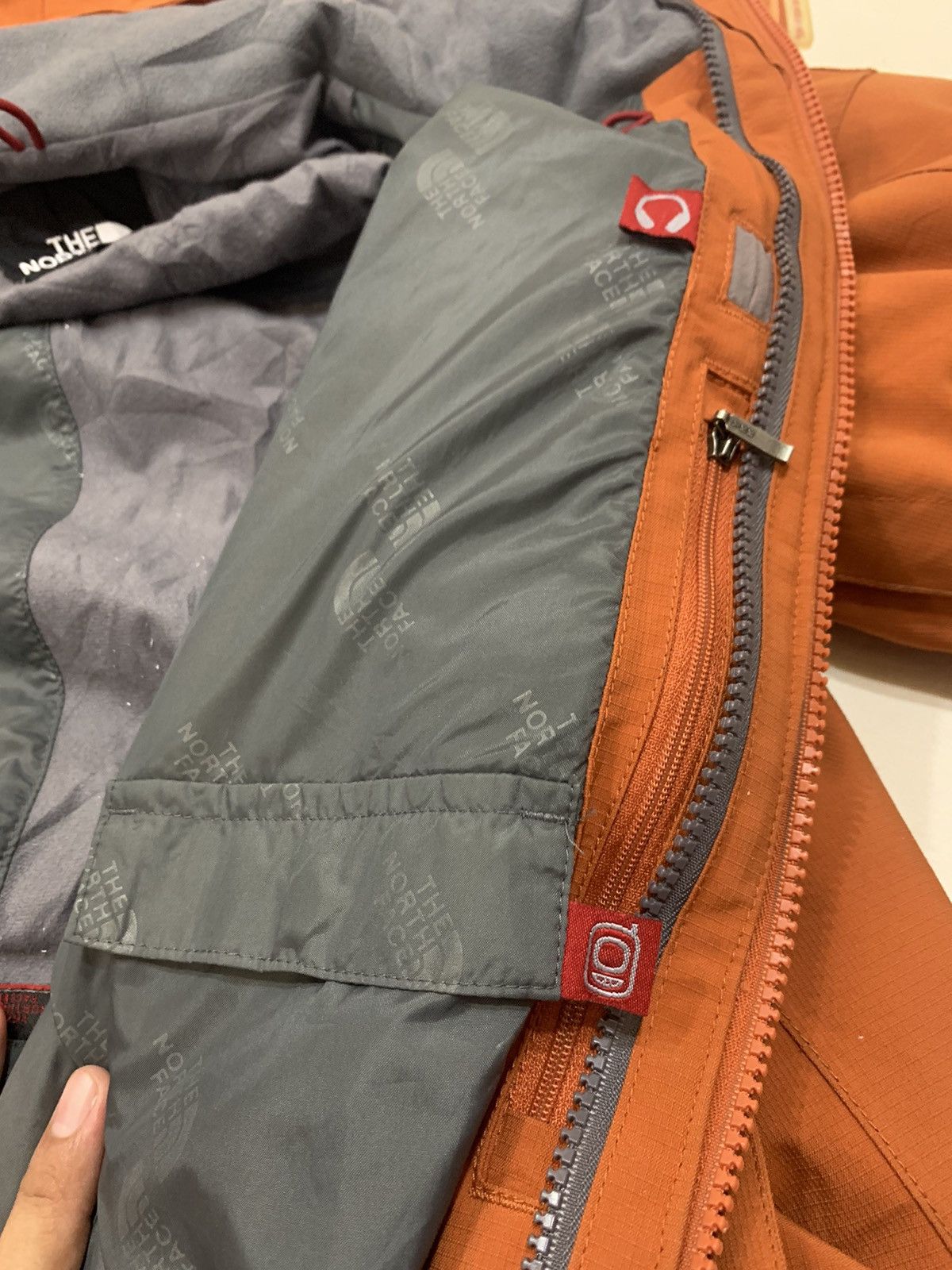 The North Face THE NORTH FACE HYVENT JACKET MULTIPOCKETS Size US L / EU 52-54 / 3 - 18 Thumbnail