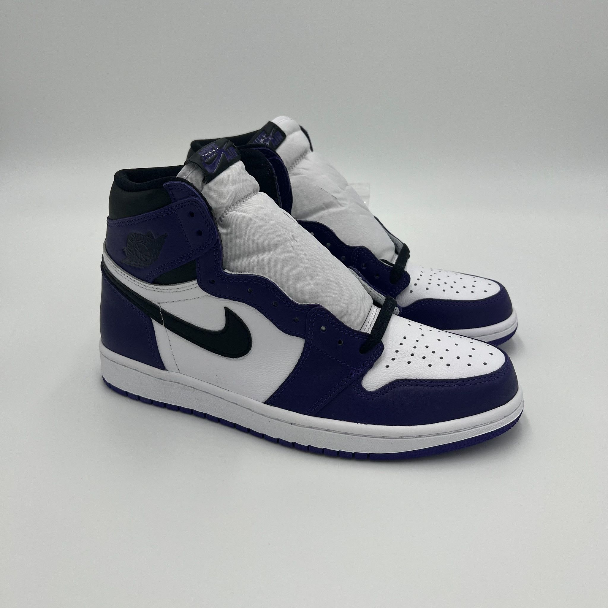 Jordan Brand Size 9.5 • Jordan 1 Retro High Court Purple White Size US 9.5 / EU 42-43 - 1 Thumbnail